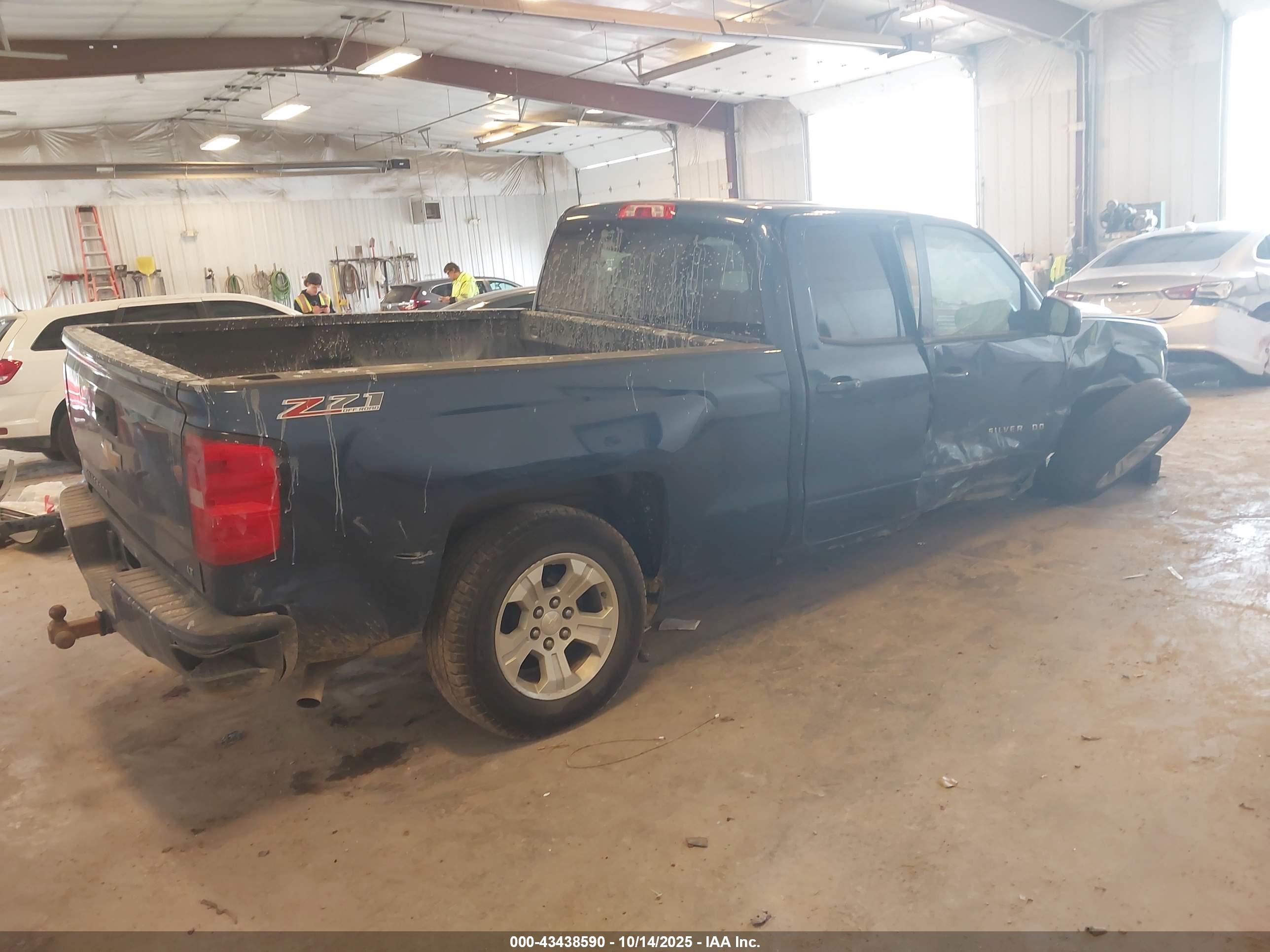 CHEVROLET SILVERADO image 4
