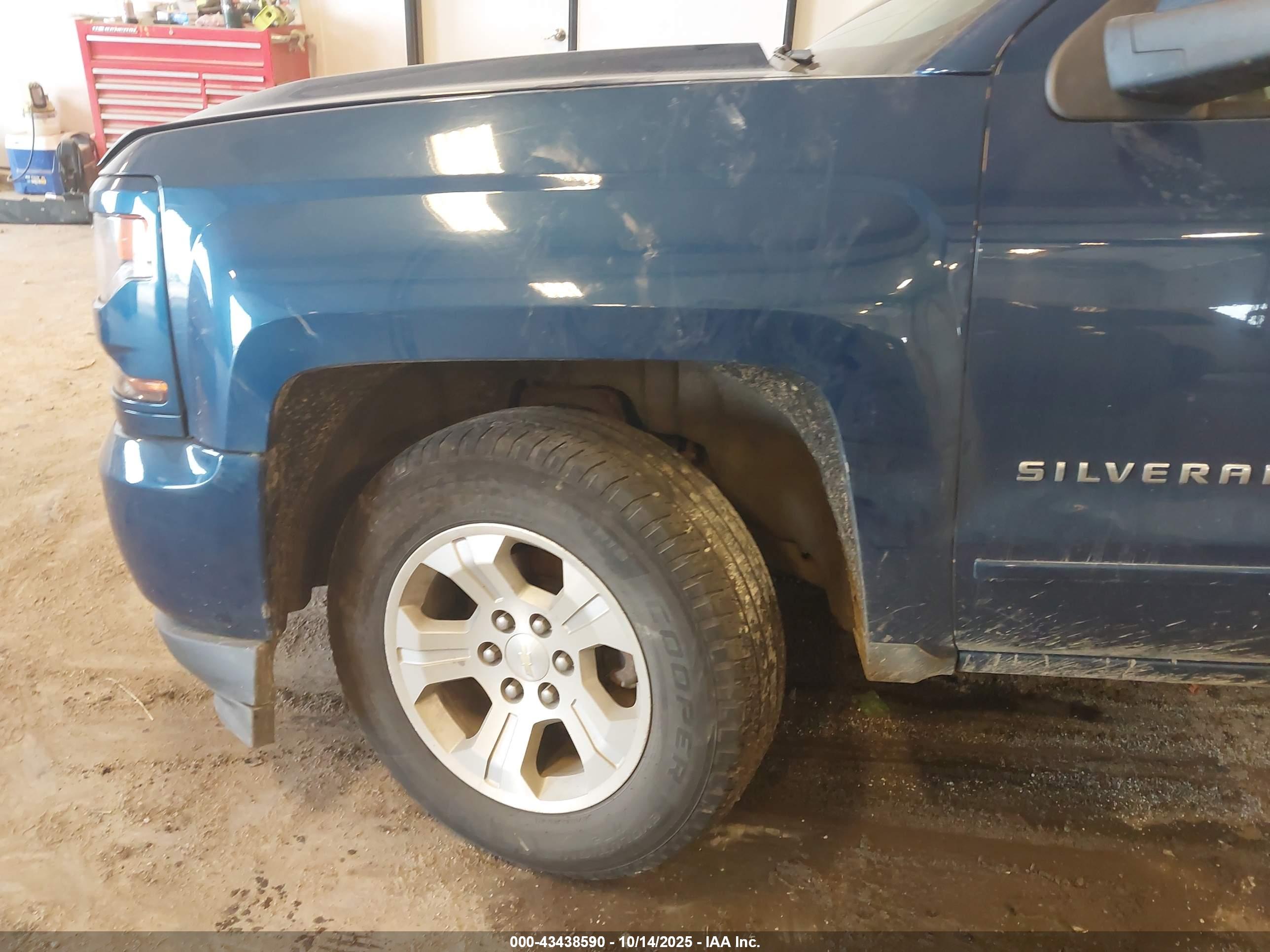 CHEVROLET SILVERADO image 6