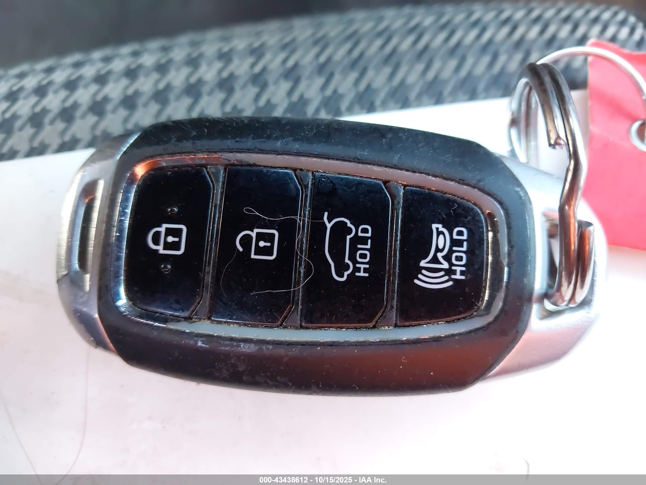 HYUNDAI KONA image 11