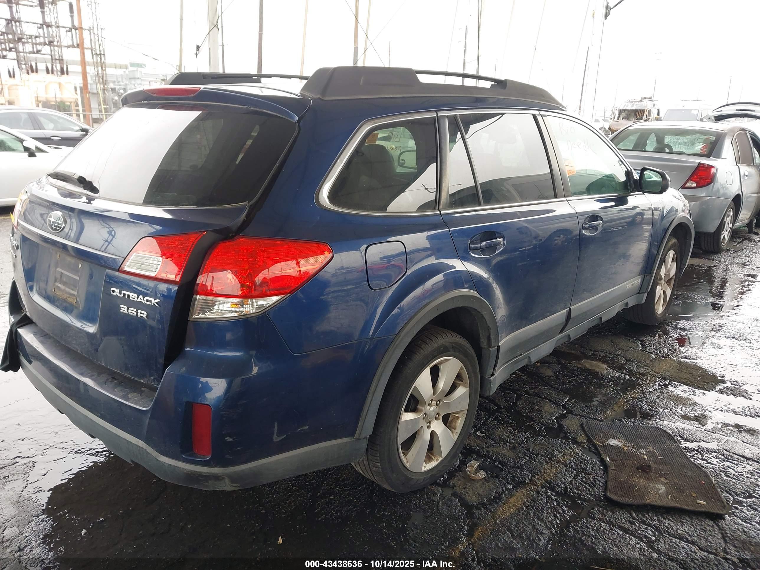 SUBARU OUTBACK image 4