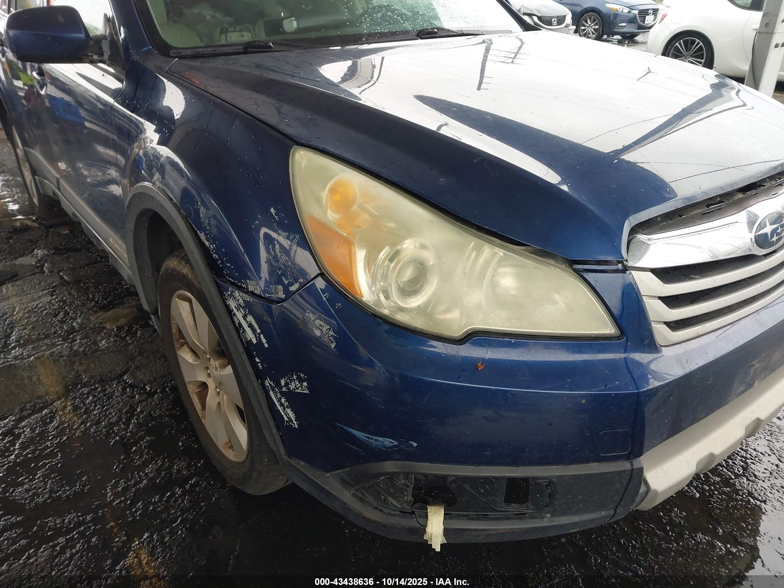 SUBARU OUTBACK image 6