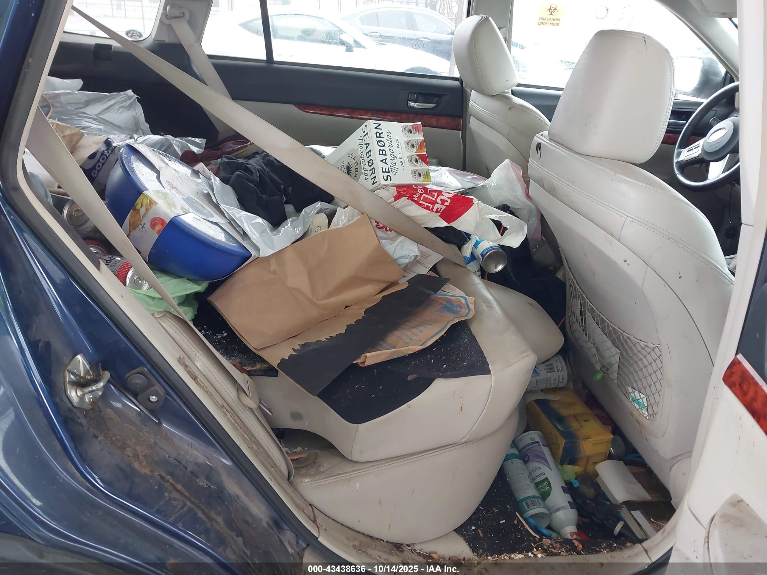 SUBARU OUTBACK image 8