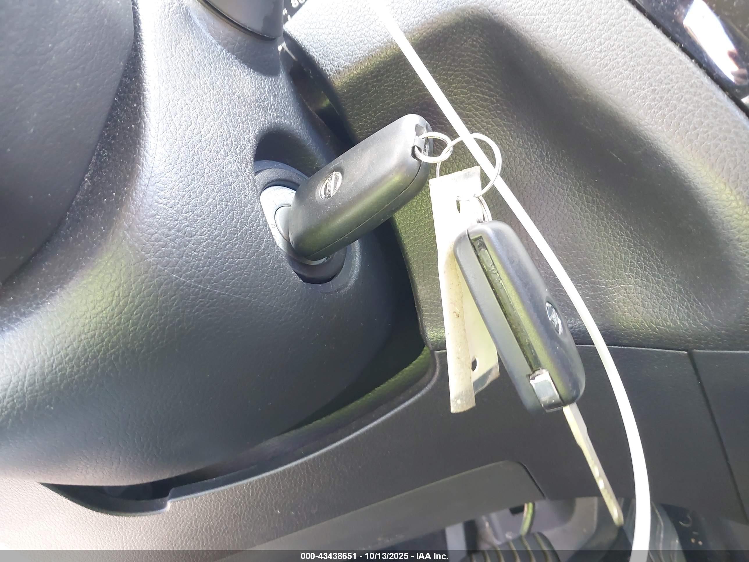 NISSAN ROGUE image 11