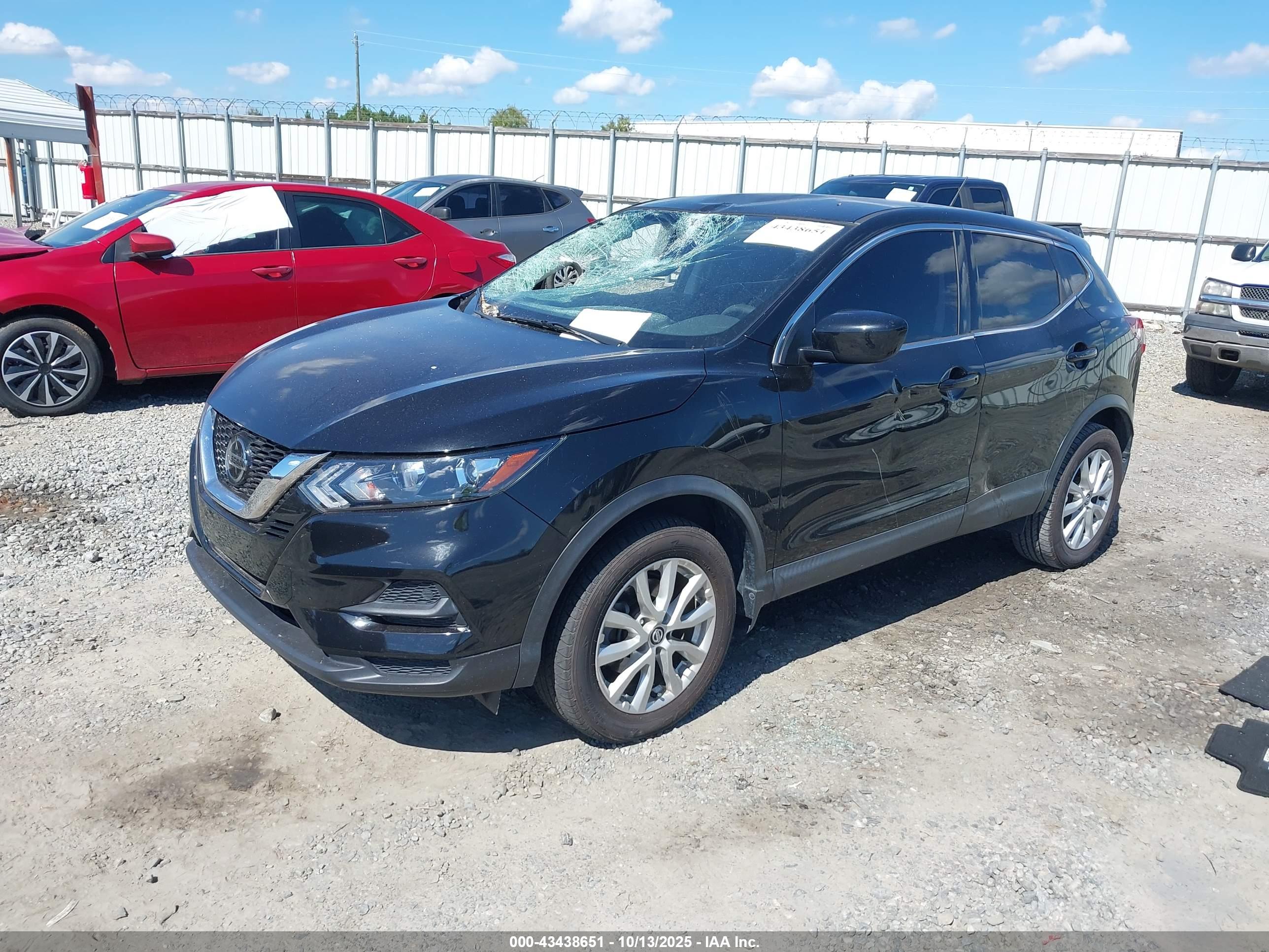 NISSAN ROGUE image 2