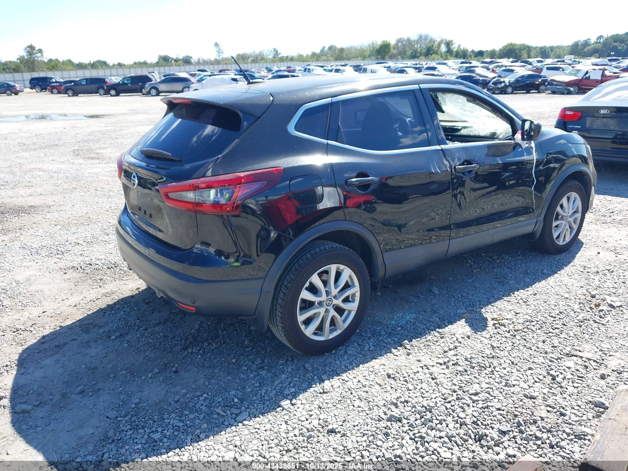 NISSAN ROGUE image 4