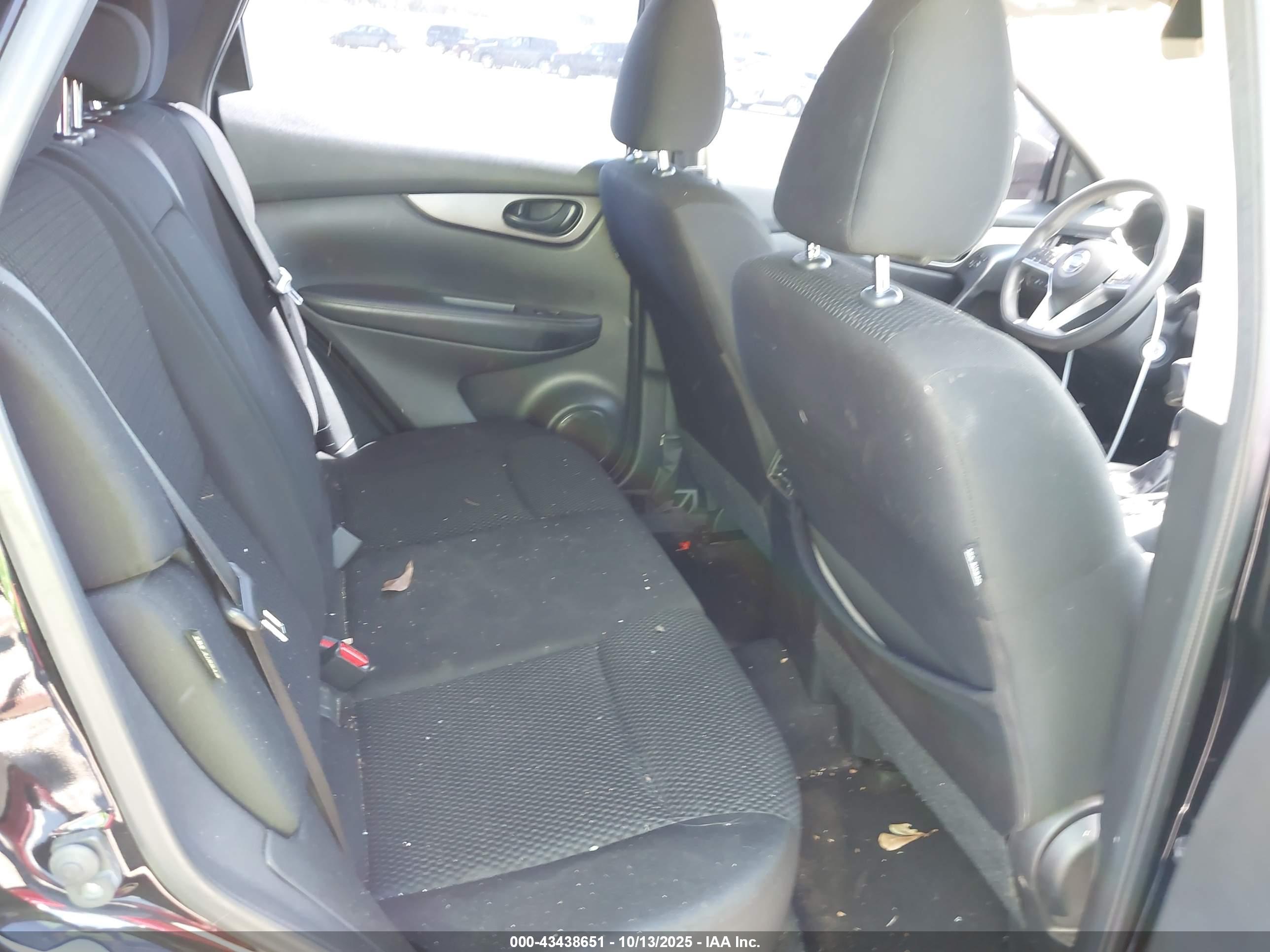 NISSAN ROGUE image 8