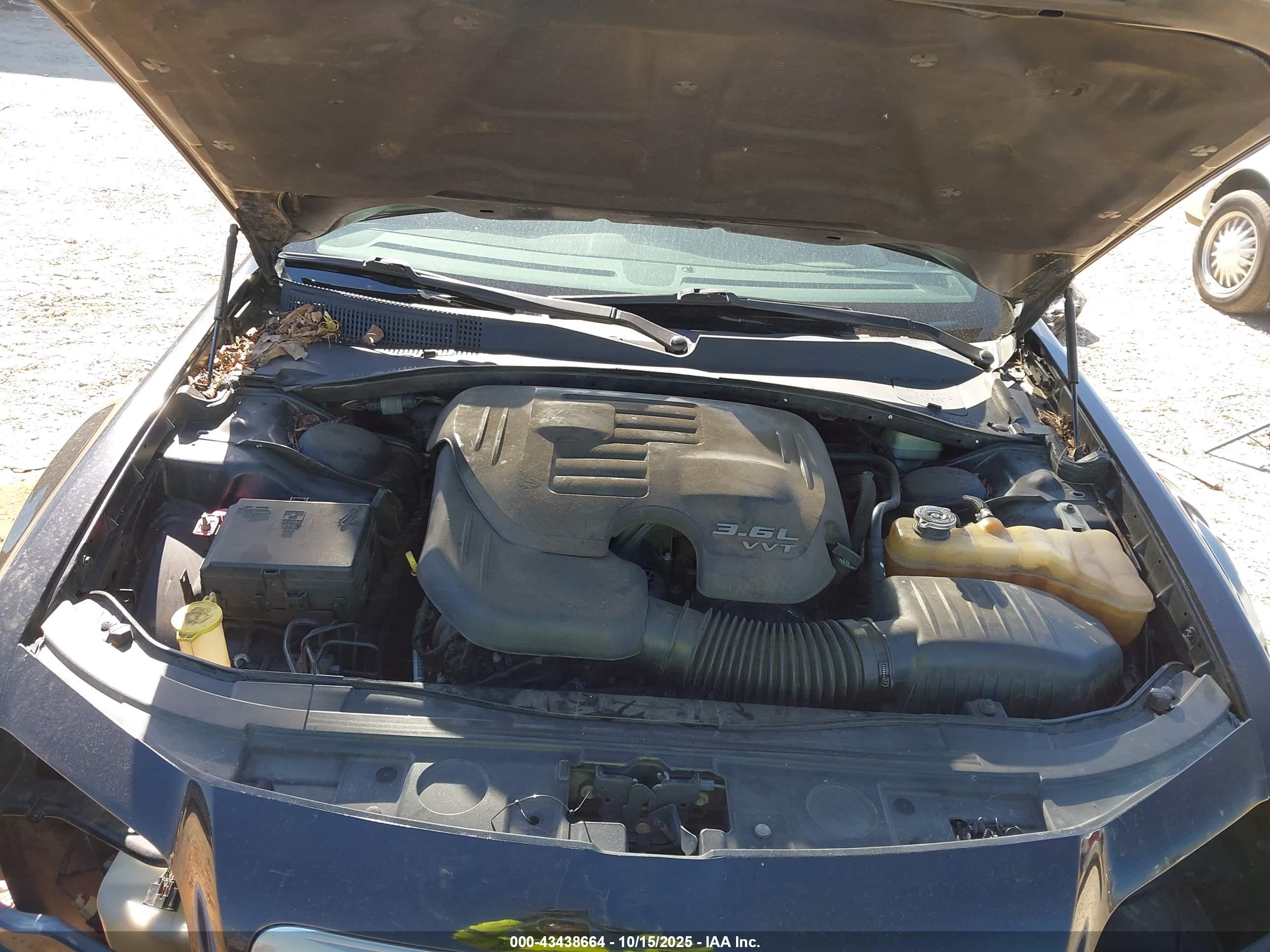 CHRYSLER 300 image 10