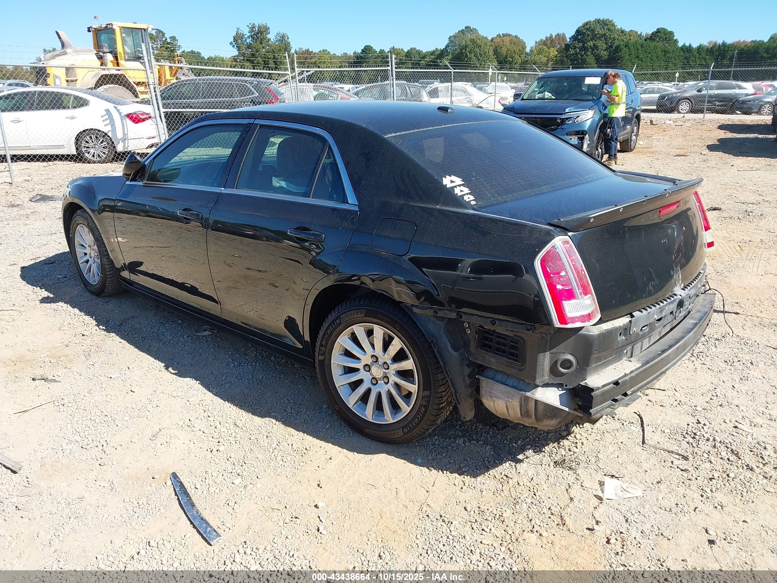 CHRYSLER 300 image 3