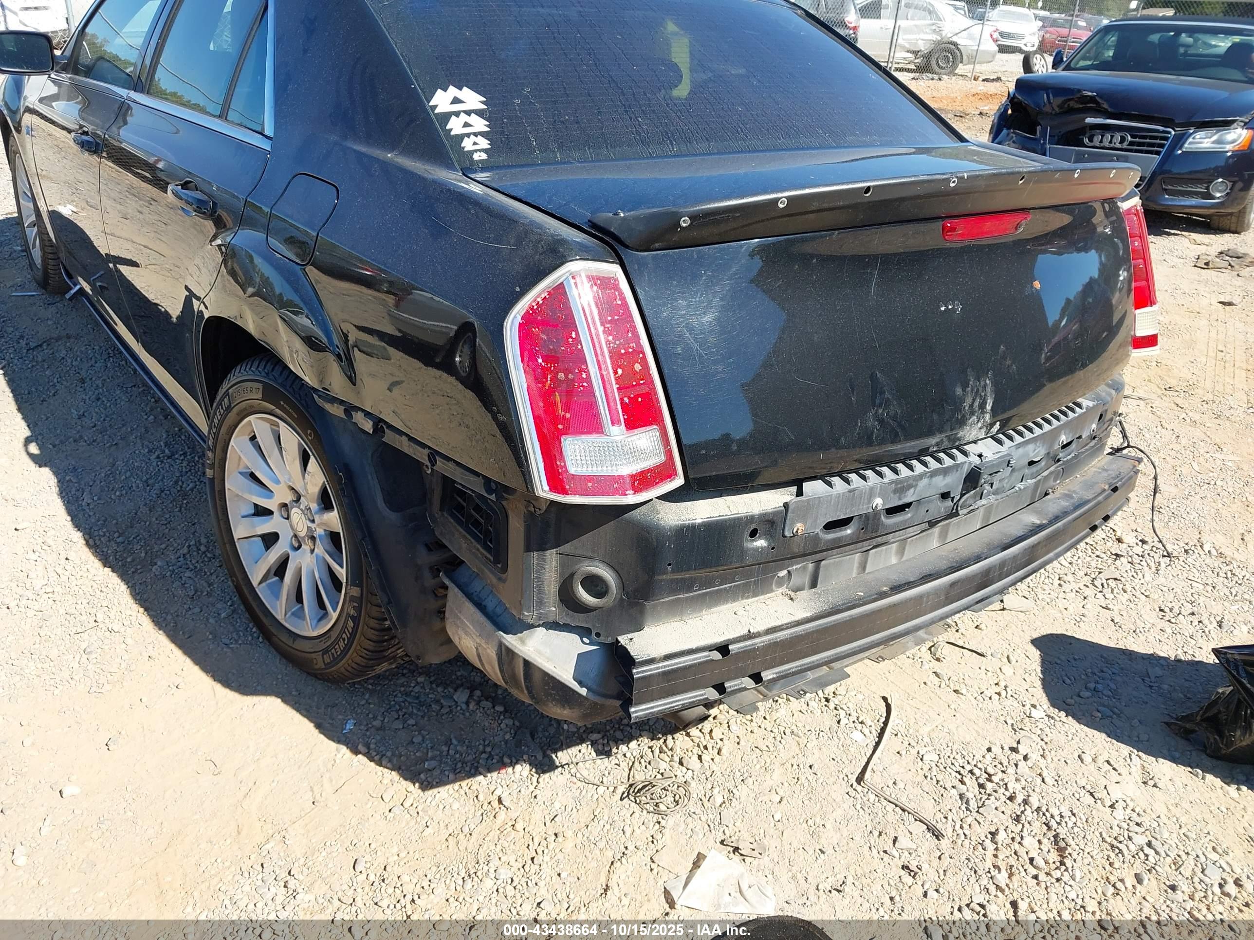 CHRYSLER 300 image 6