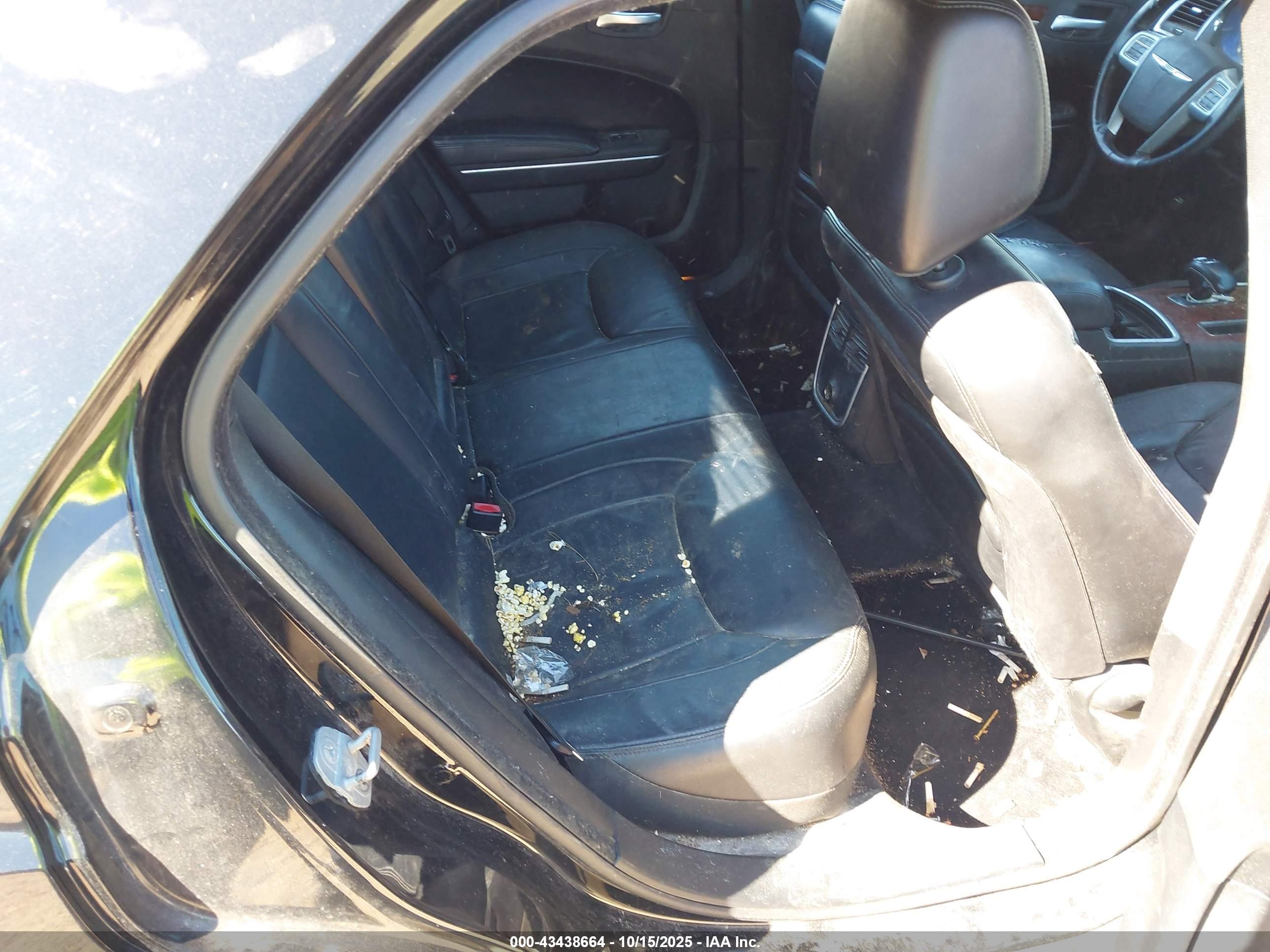 CHRYSLER 300 image 8