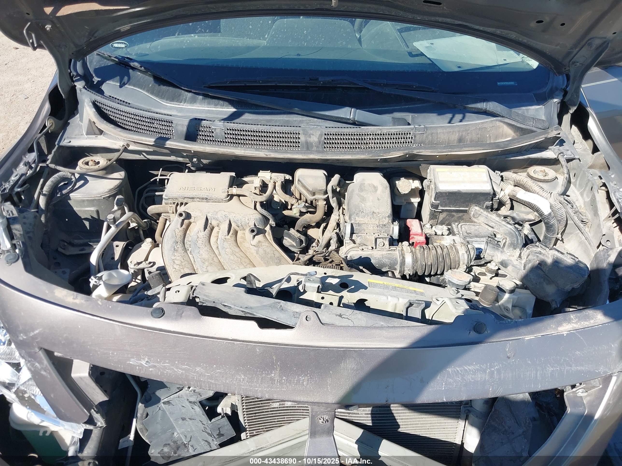 NISSAN VERSA image 10