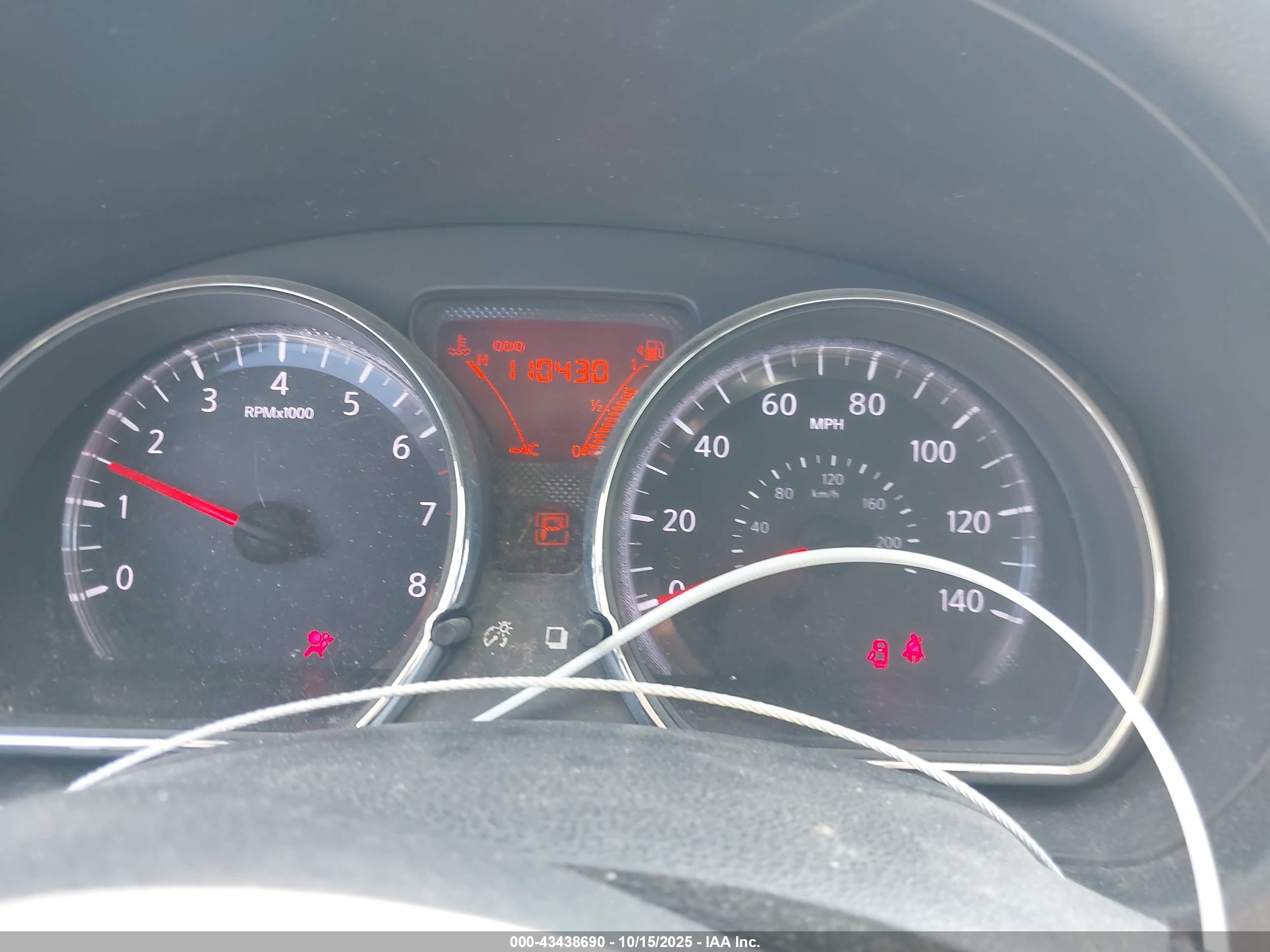 NISSAN VERSA image 7