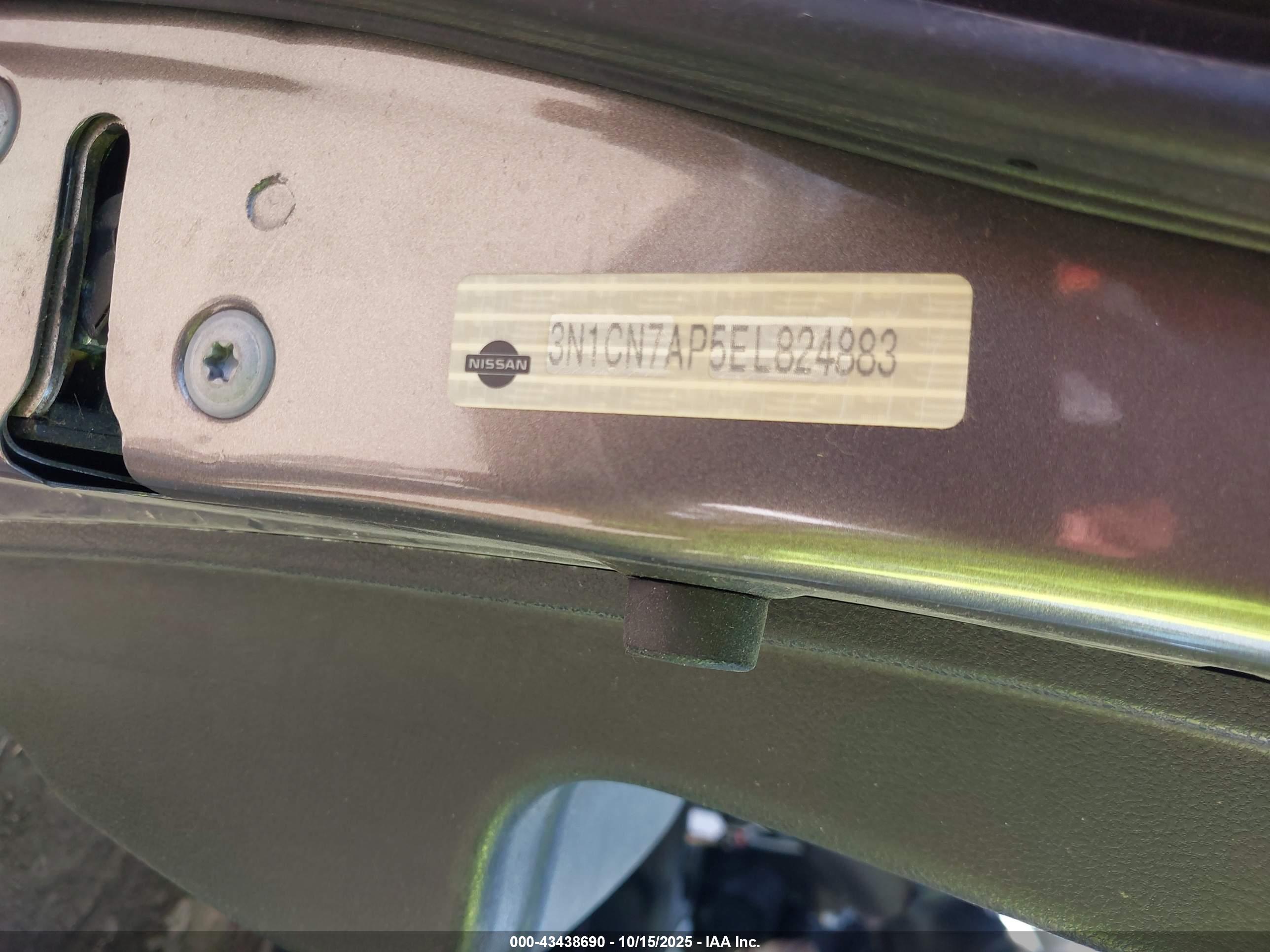 NISSAN VERSA image 9