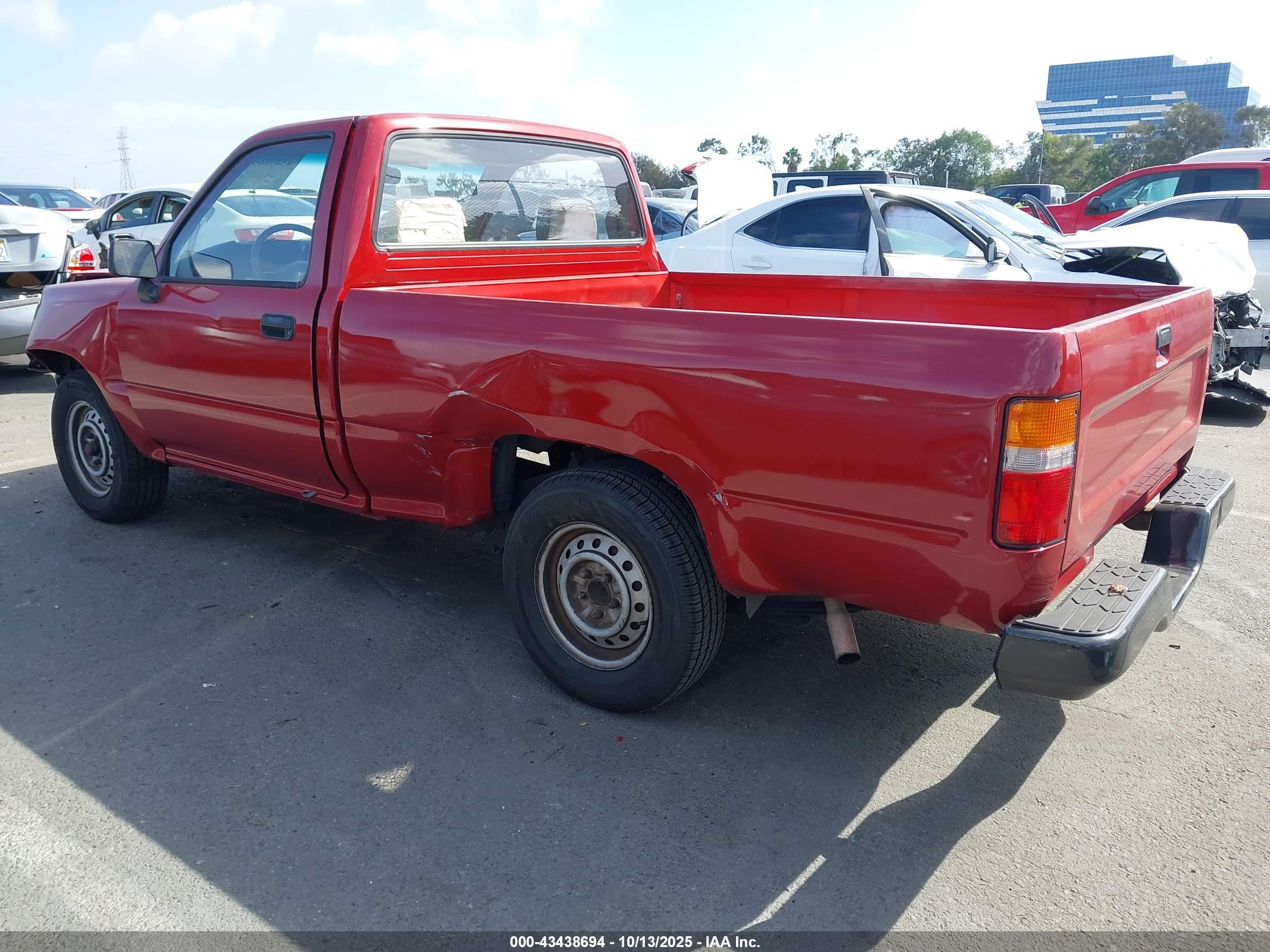 TOYOTA PICKUP image 3