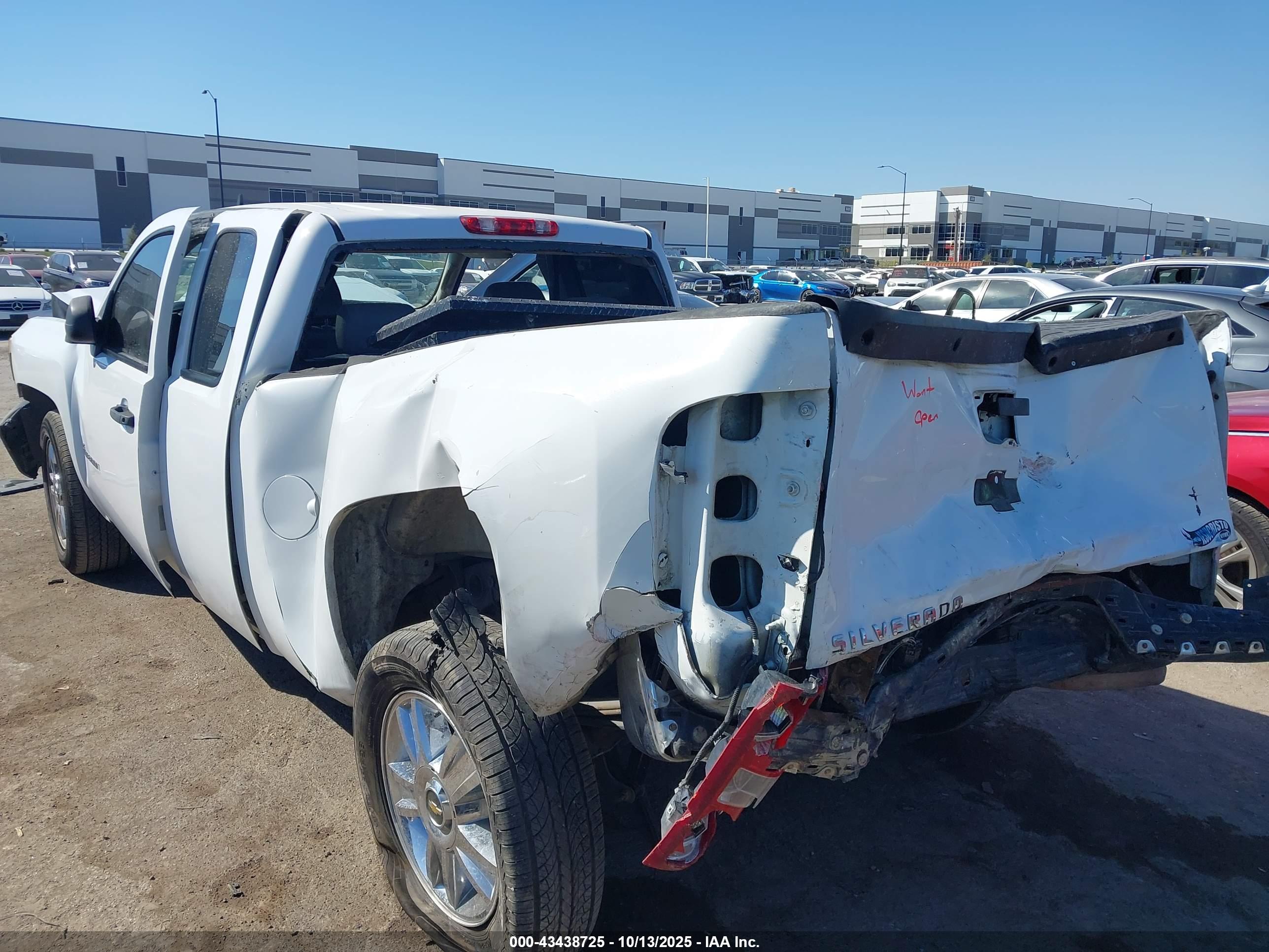 CHEVROLET SILVERADO image 6
