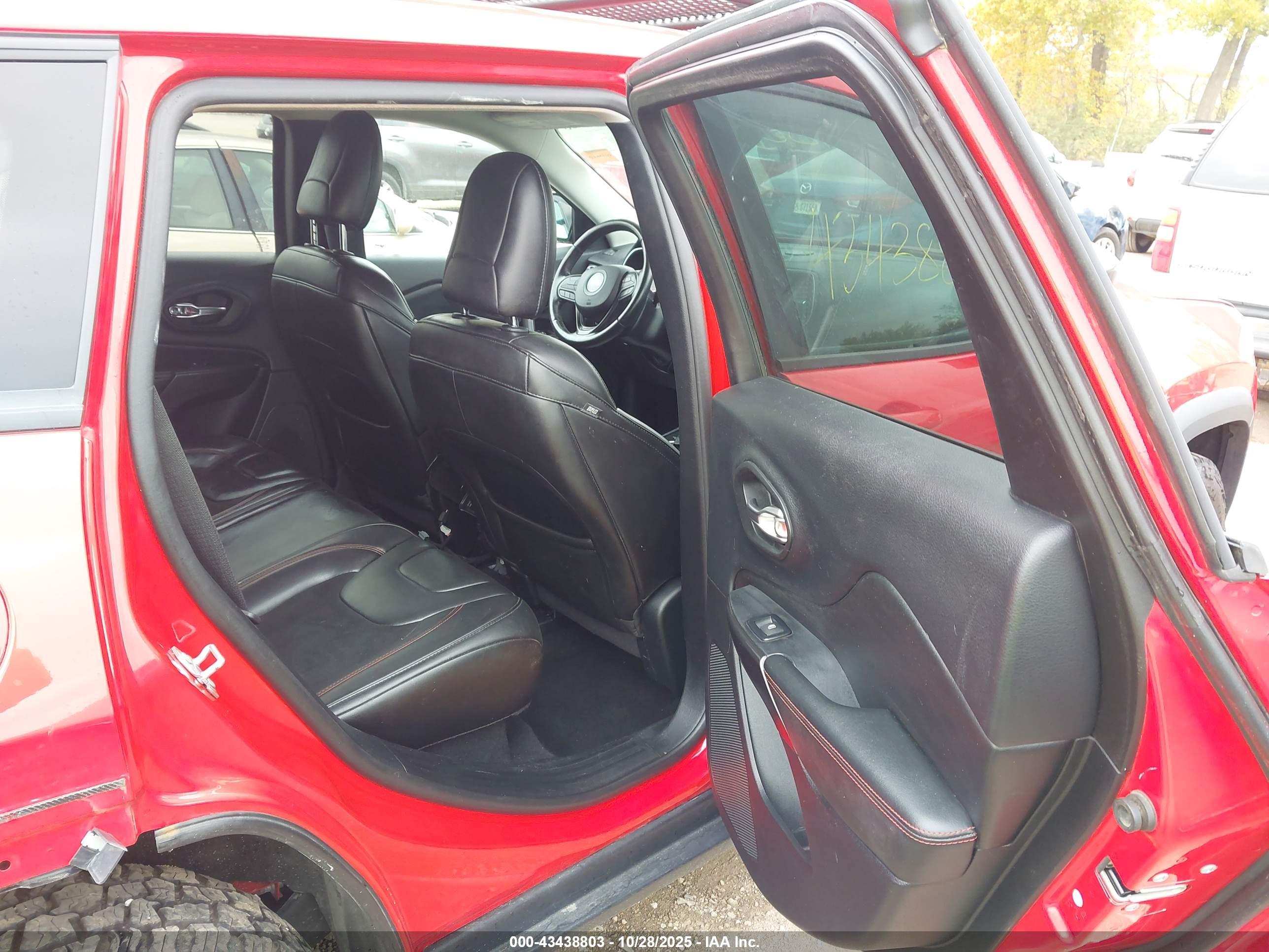 JEEP CHEROKEE image 8