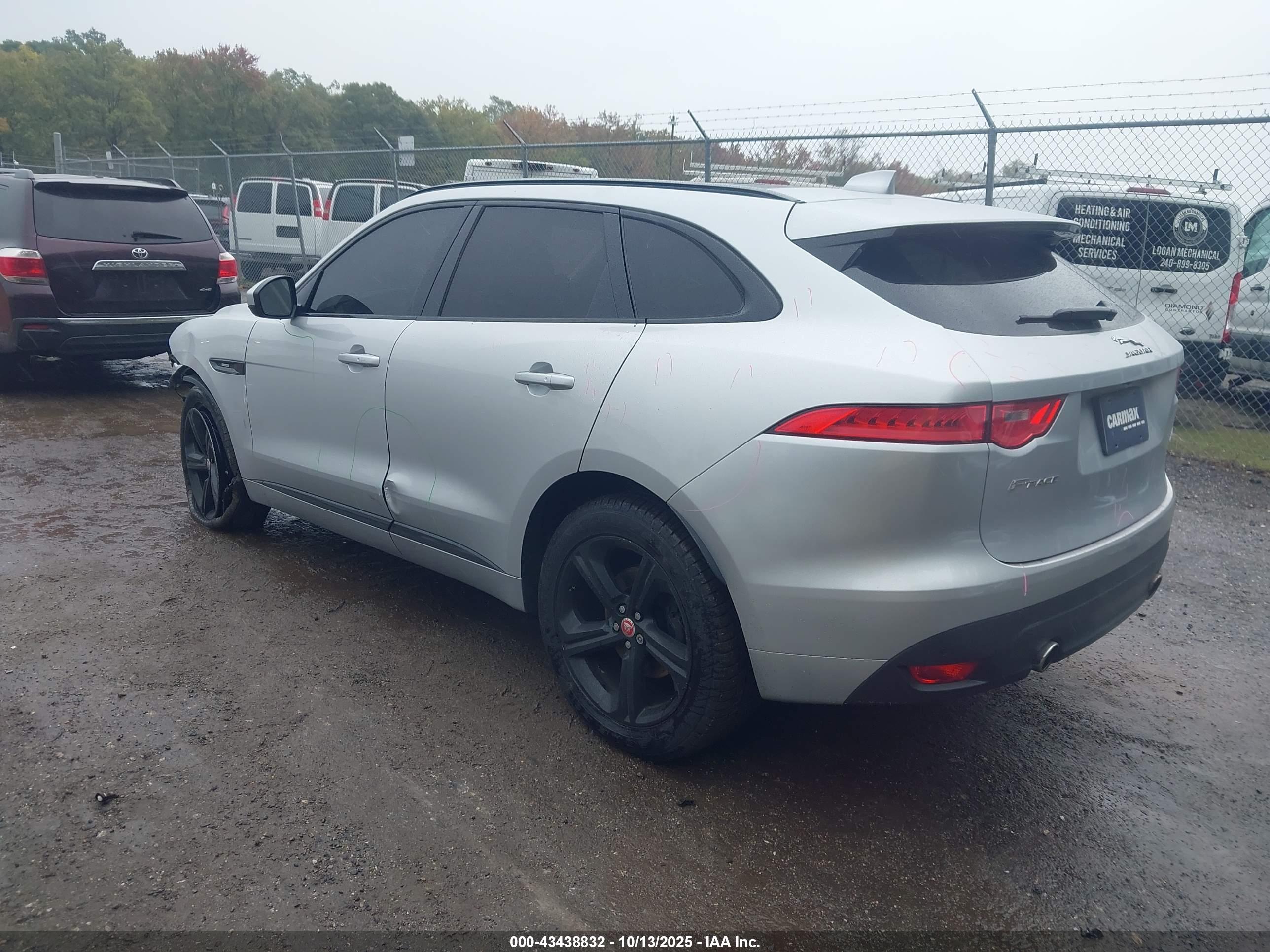 JAGUAR F-PACE image 3