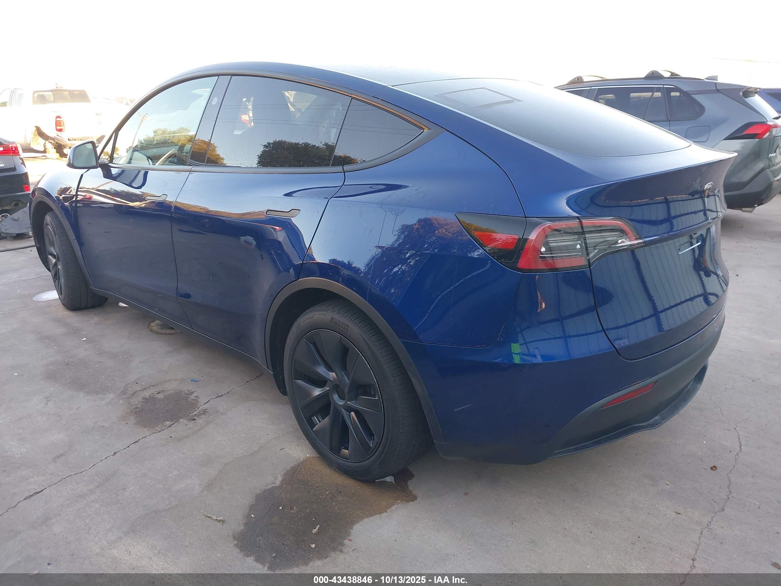 TESLA MODEL image 3