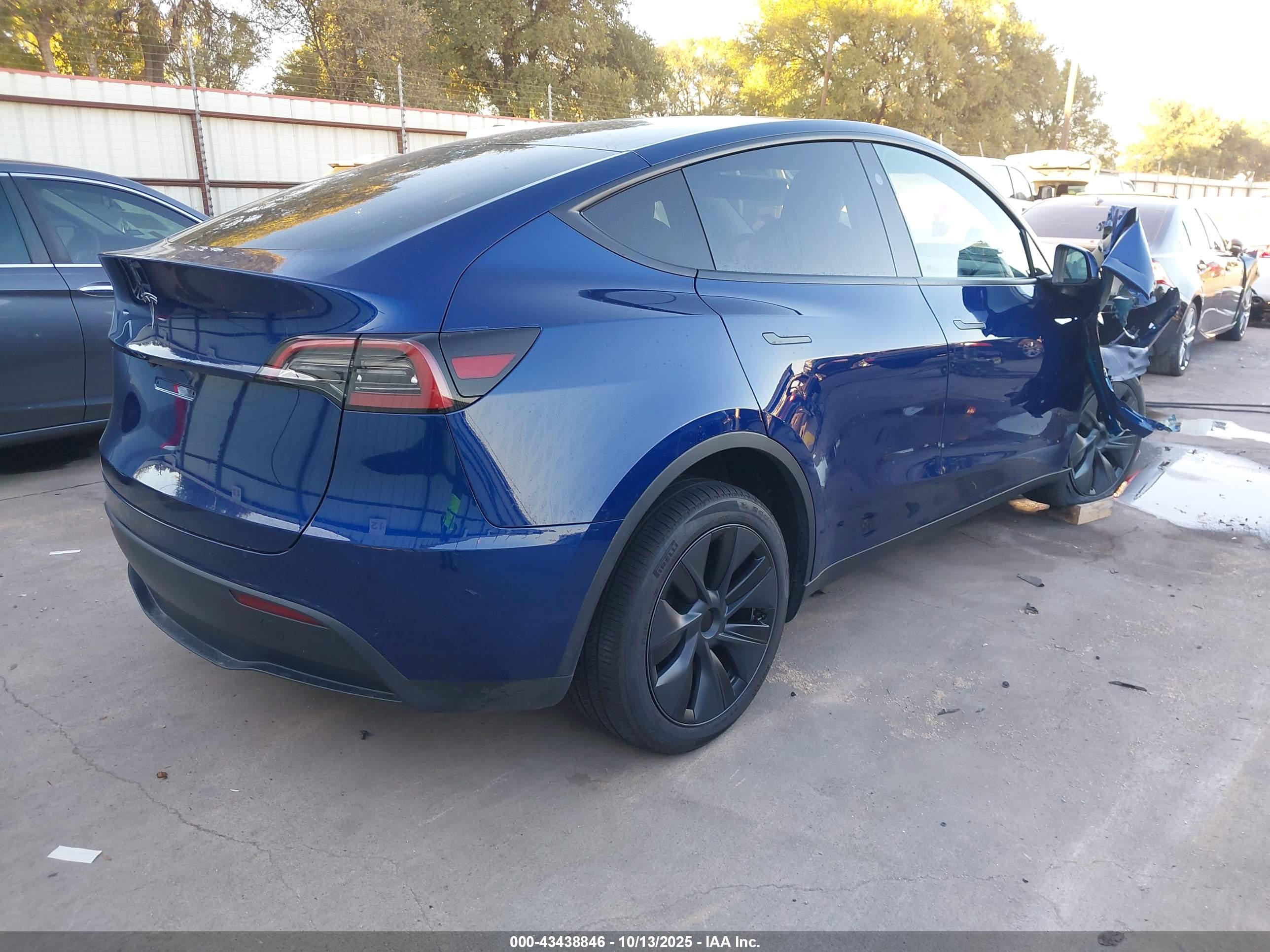 TESLA MODEL image 4