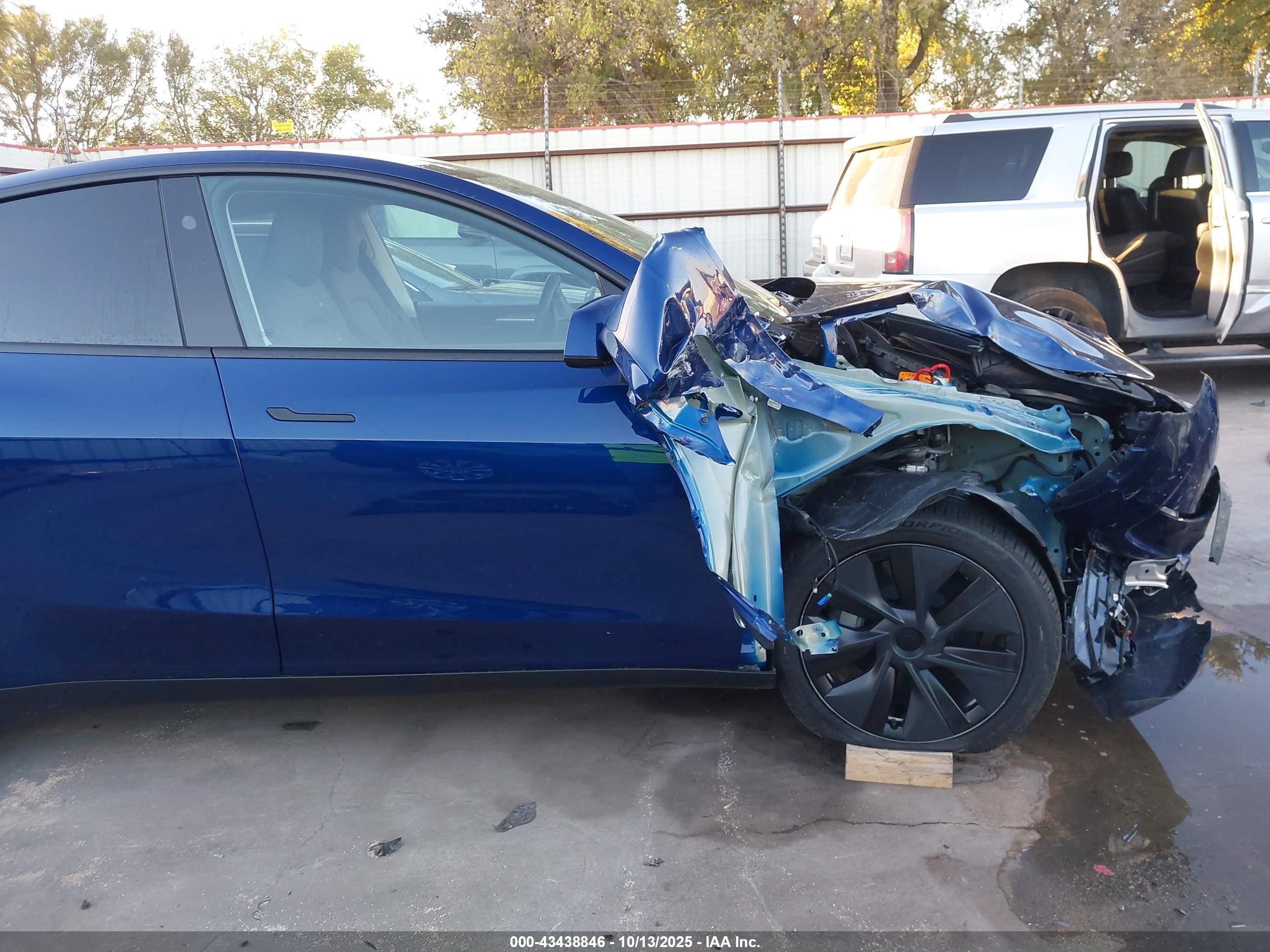 TESLA MODEL image 6
