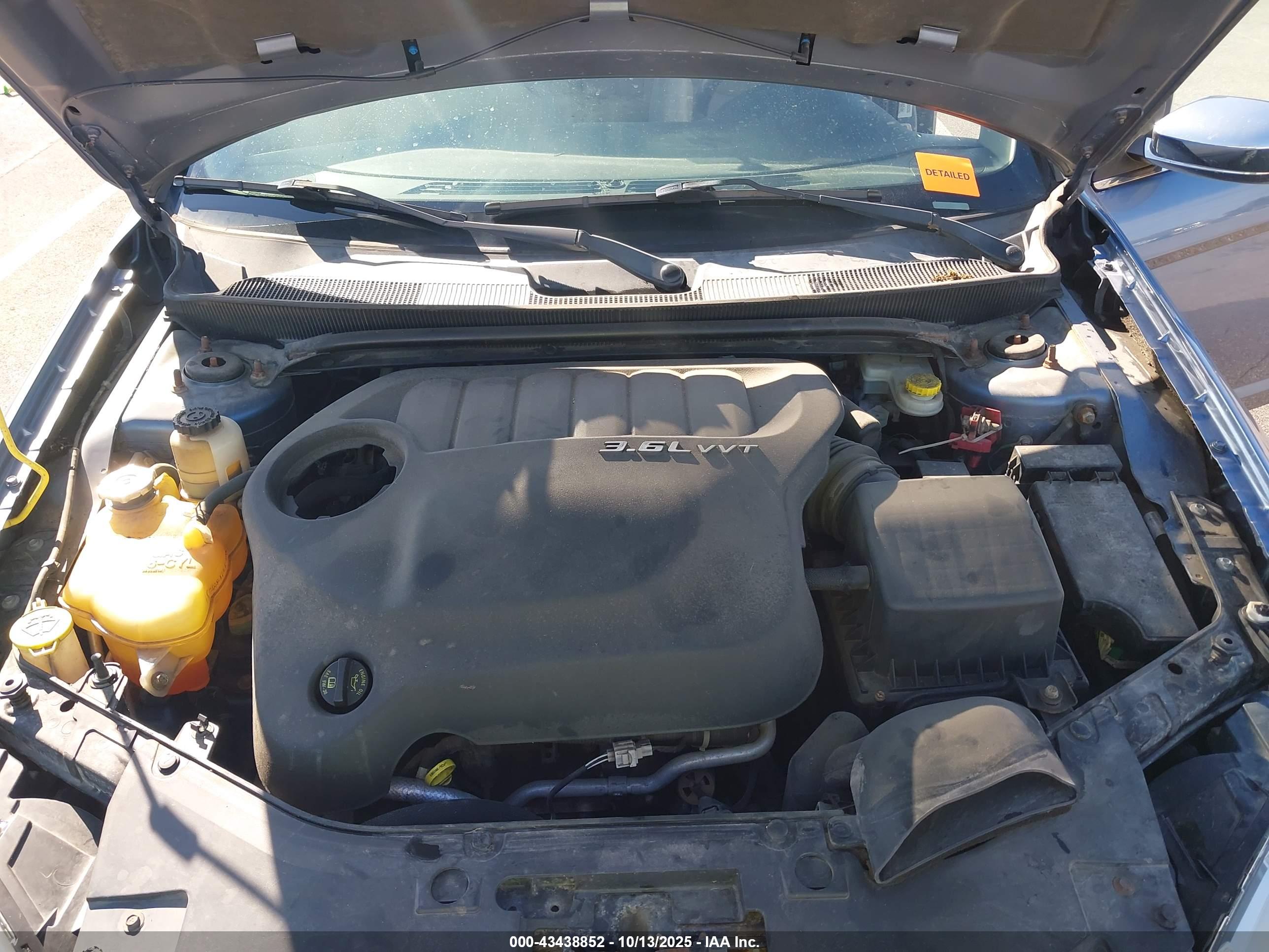 CHRYSLER 200 image 10