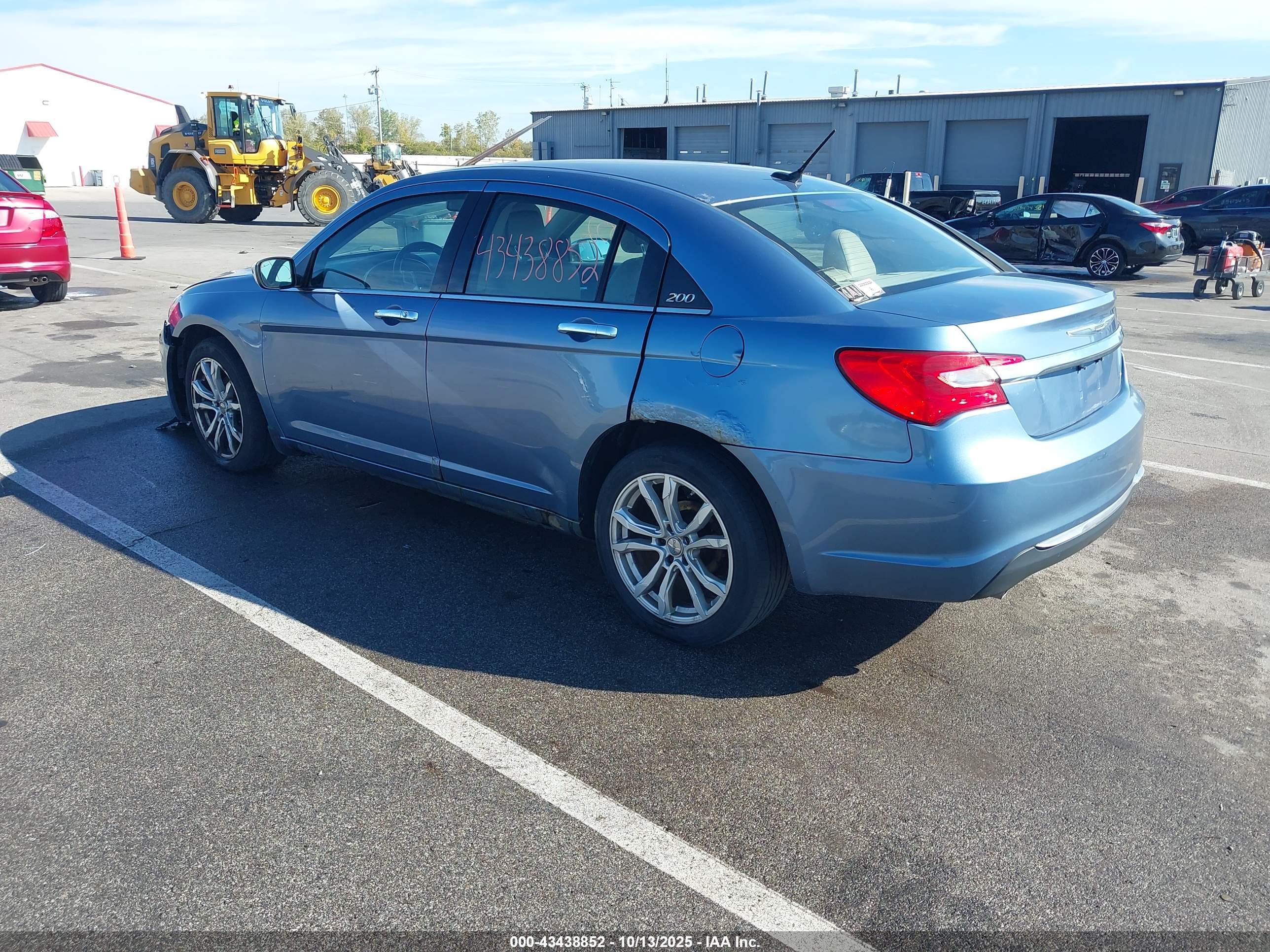 CHRYSLER 200 image 3