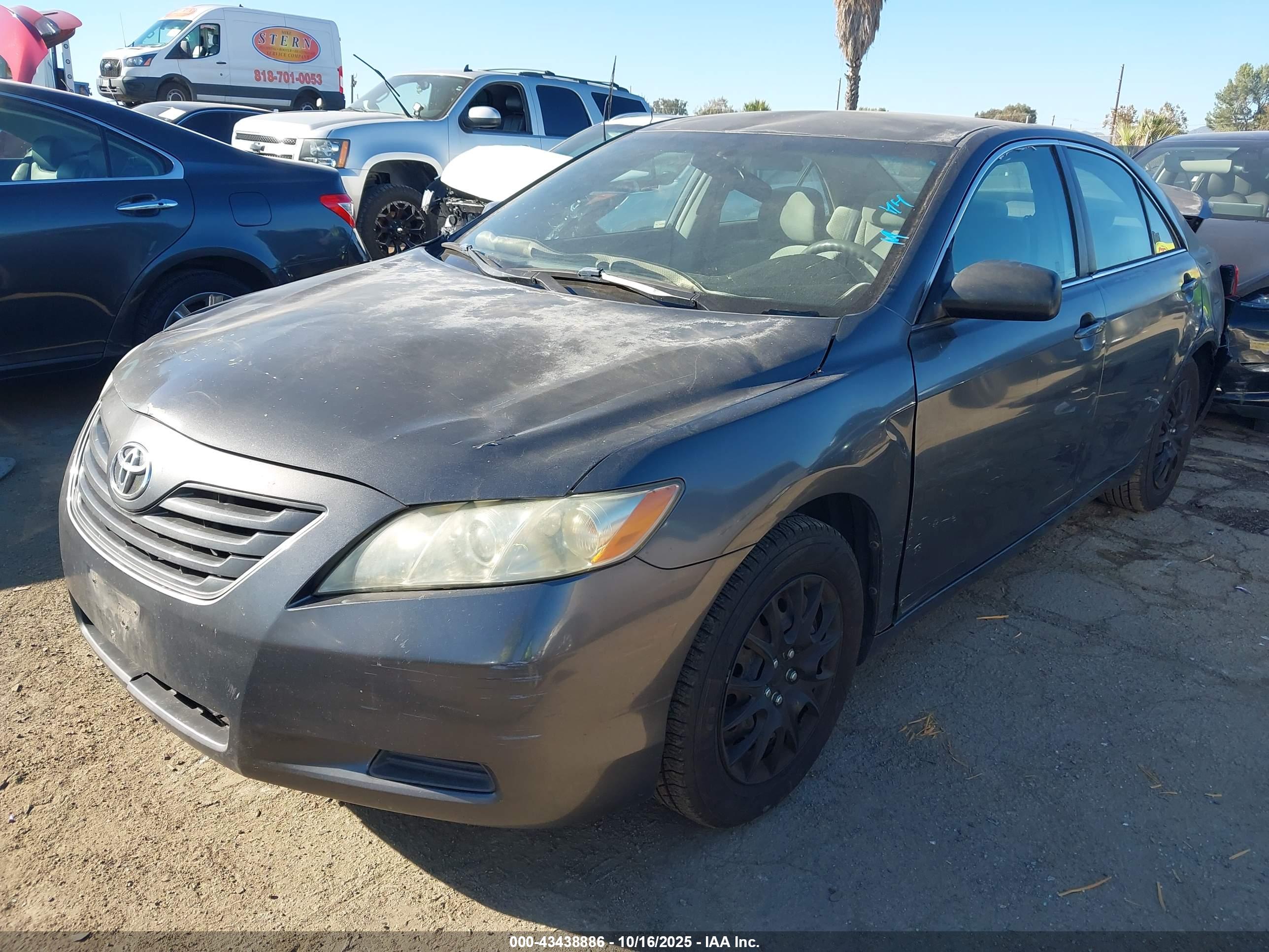 TOYOTA CAMRY image 2