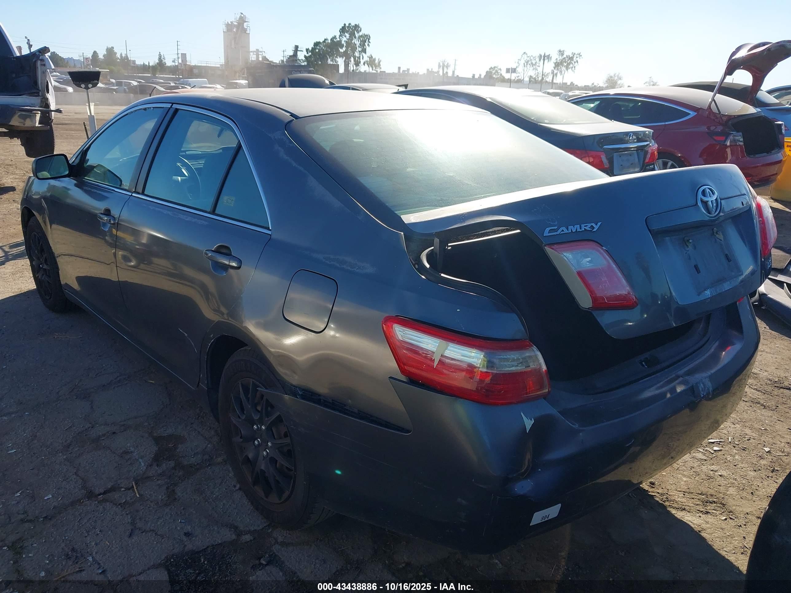 TOYOTA CAMRY image 3