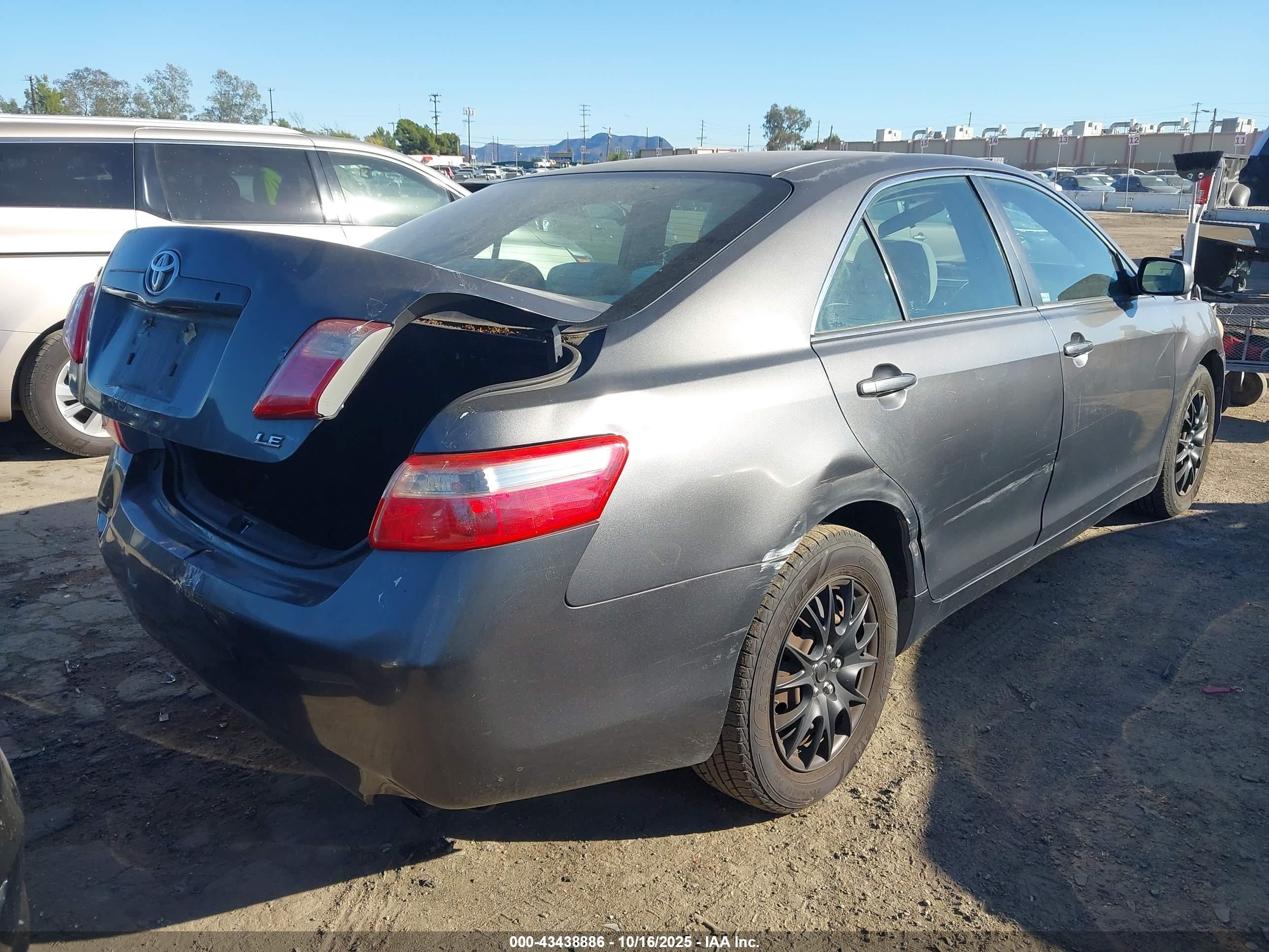 TOYOTA CAMRY image 4