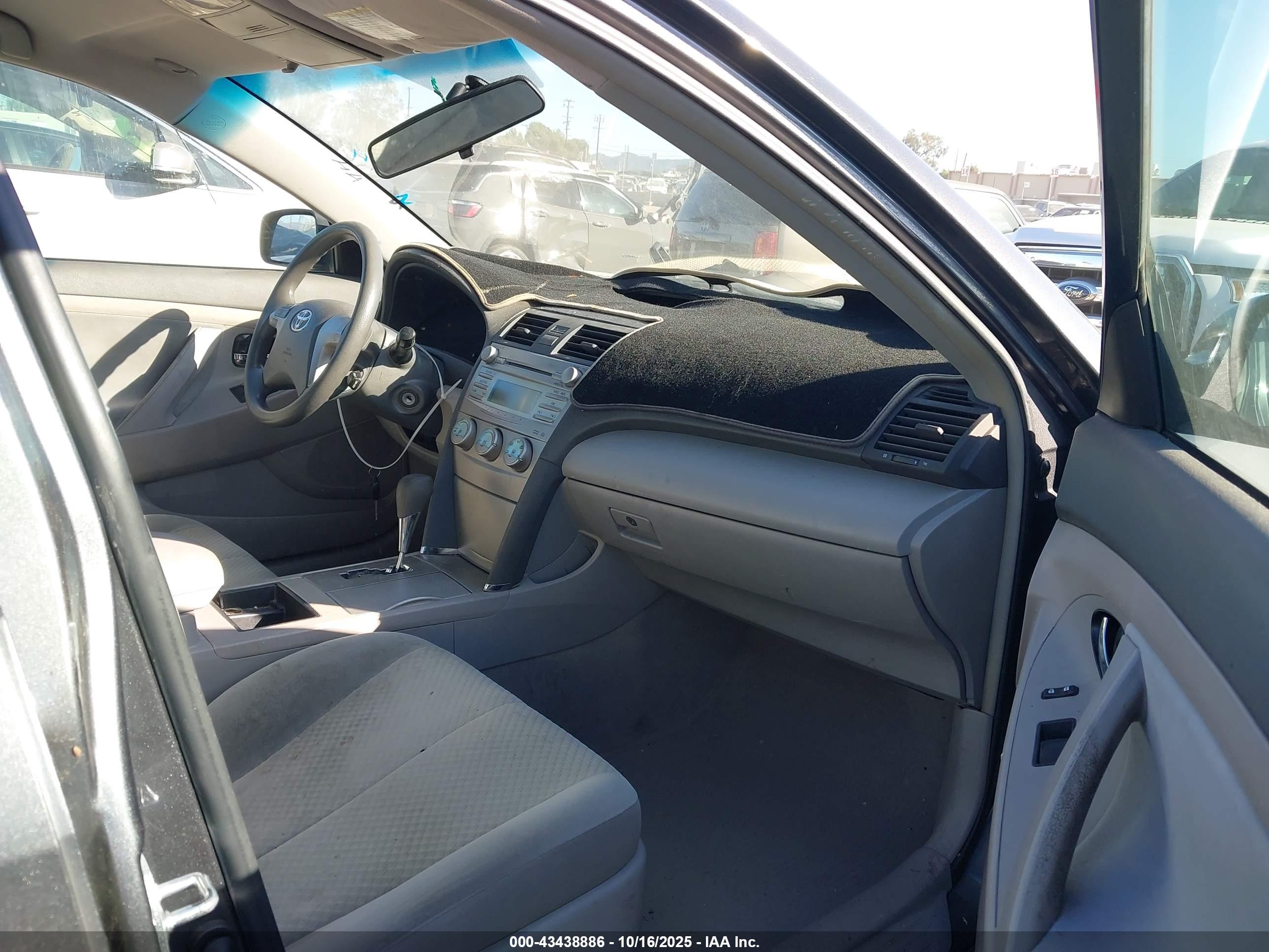TOYOTA CAMRY image 5