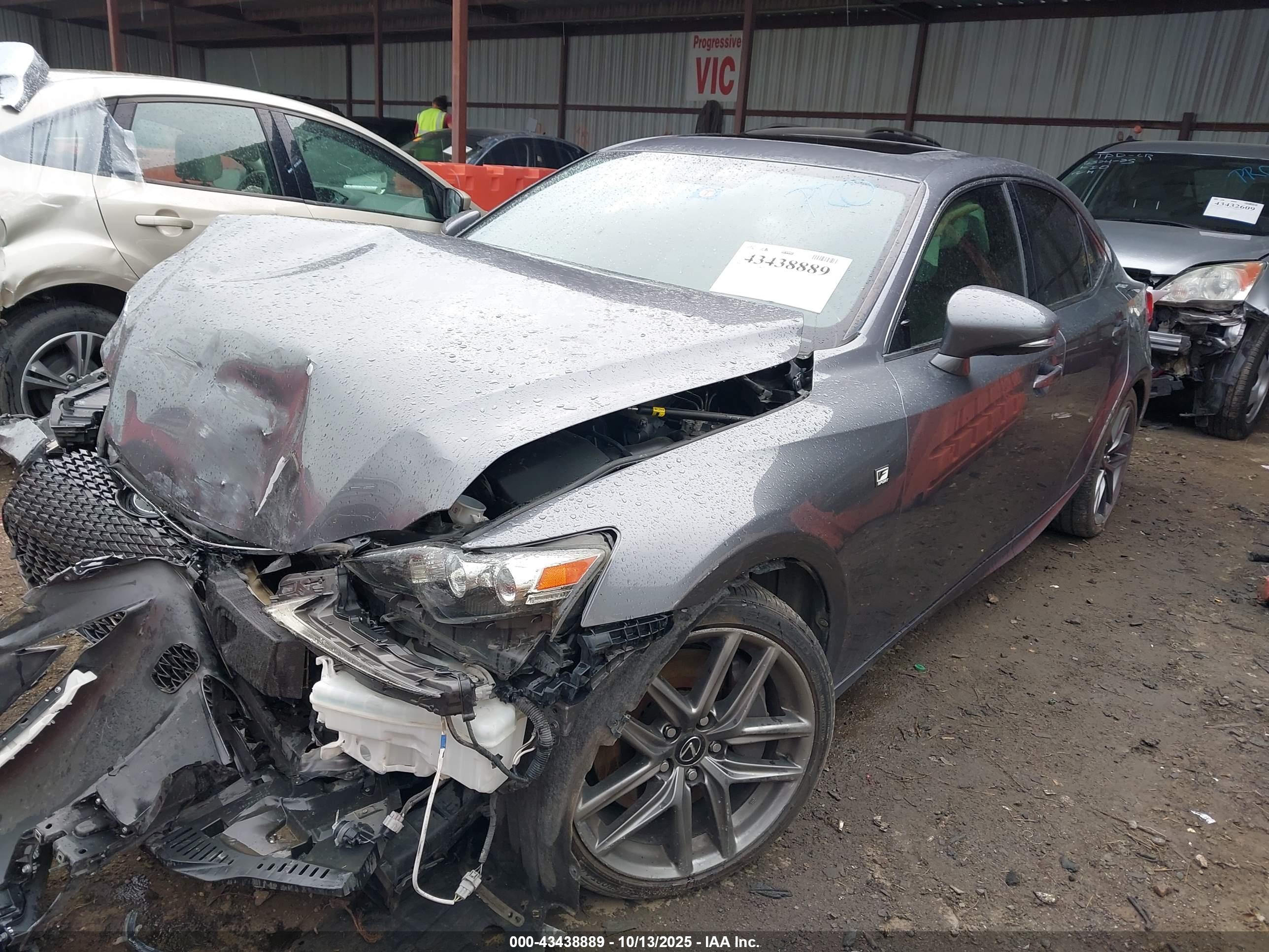 LEXUS IS image 2