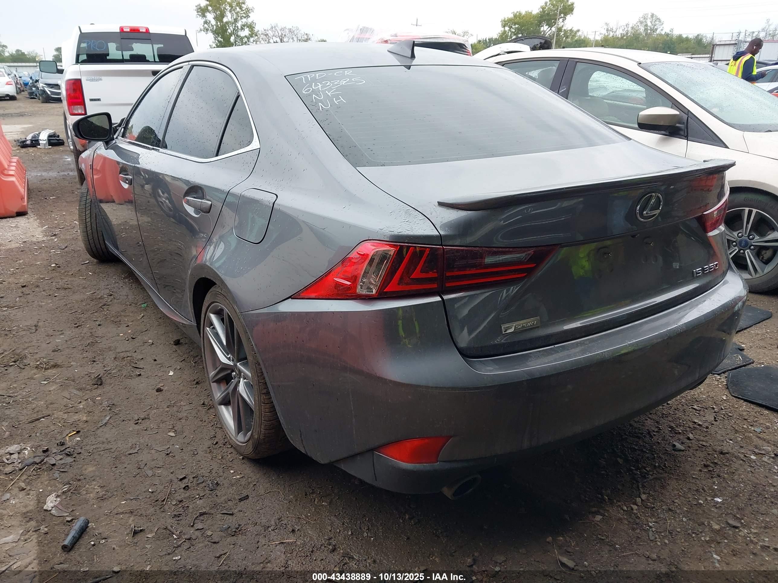 LEXUS IS image 3