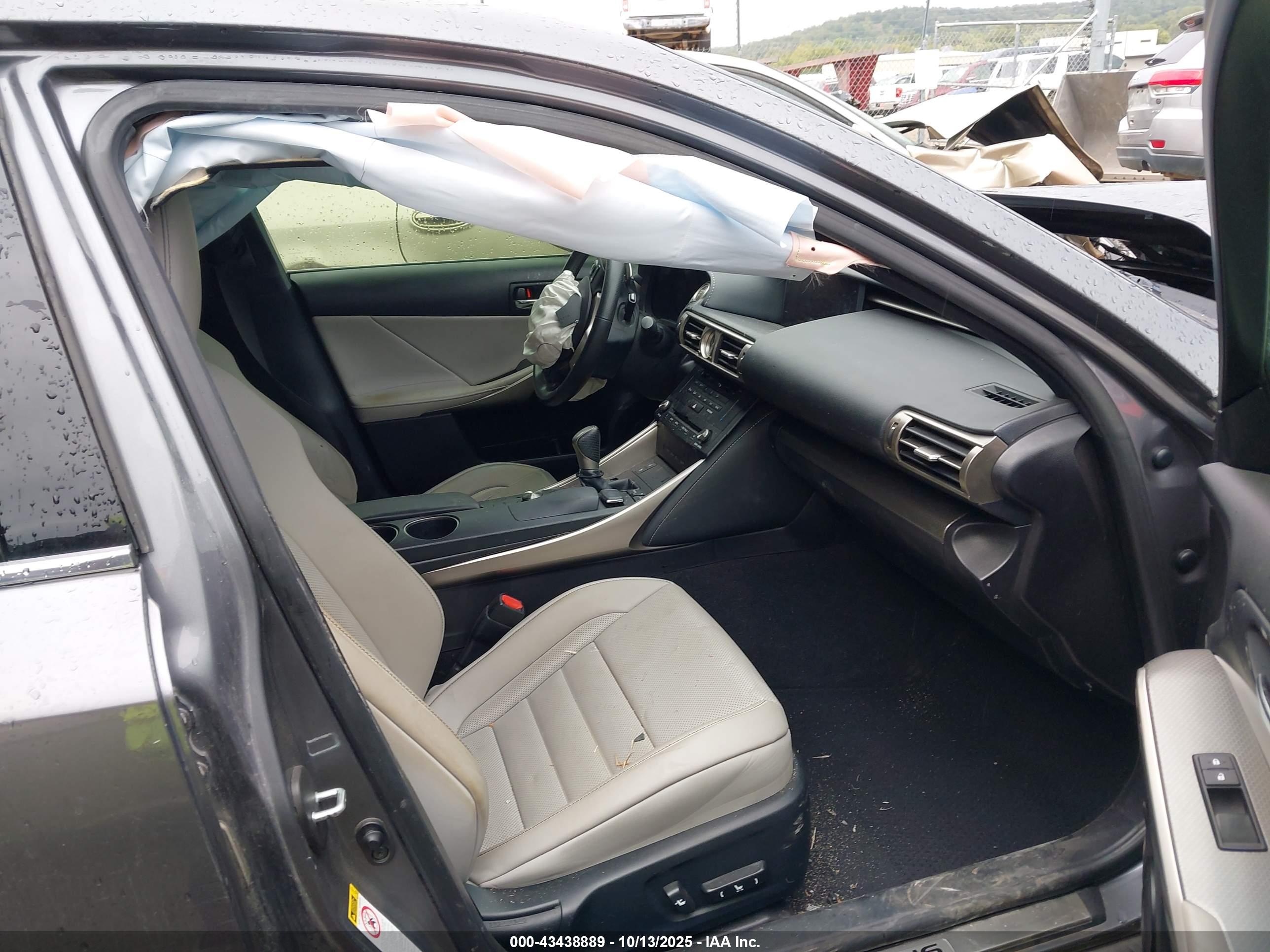 LEXUS IS image 5
