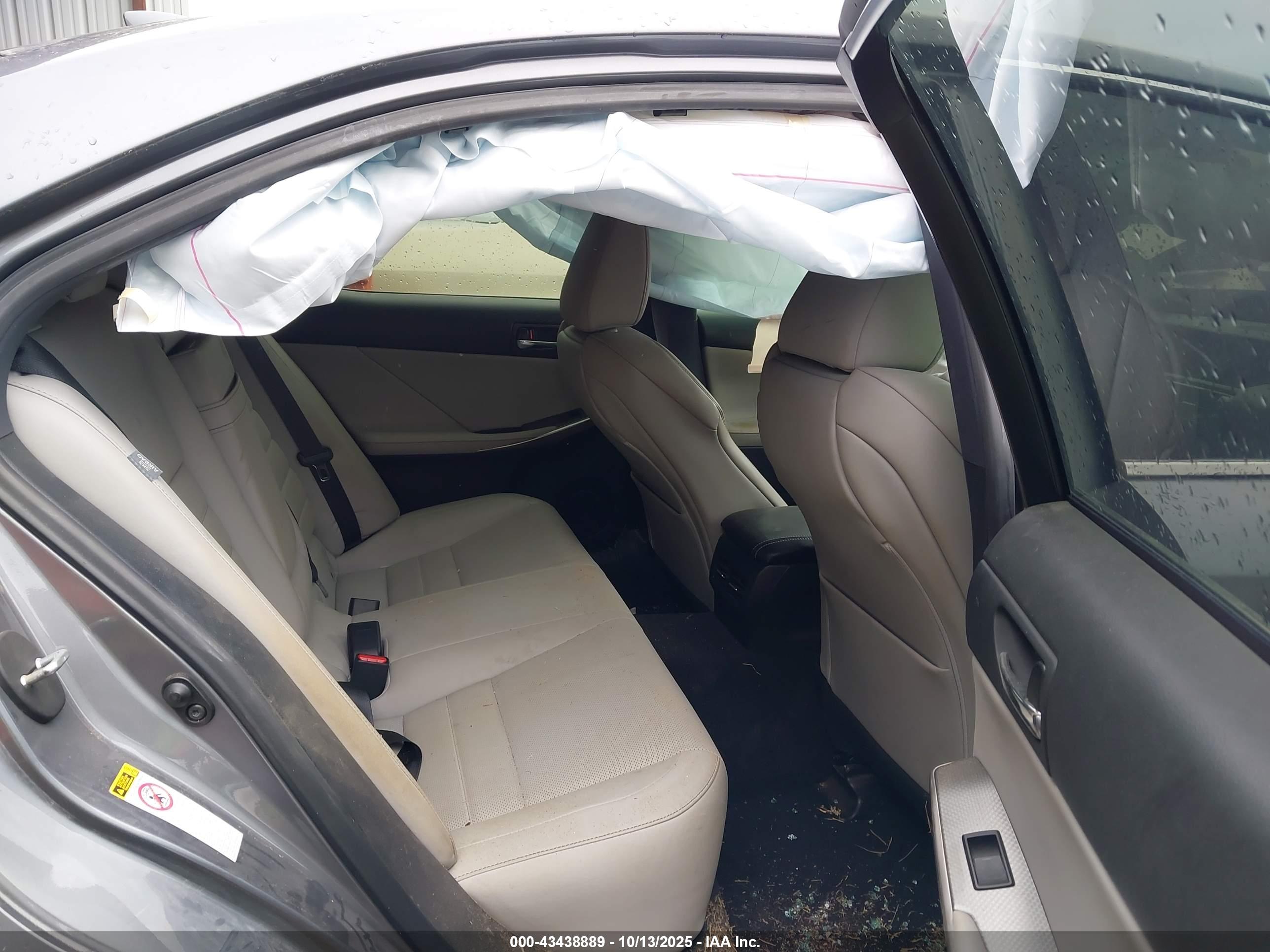LEXUS IS image 8