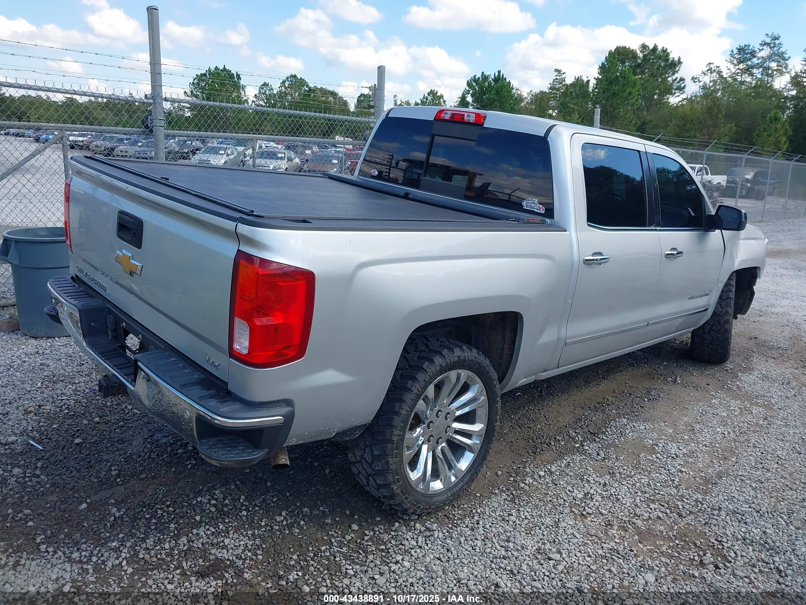 CHEVROLET SILVERADO image 4