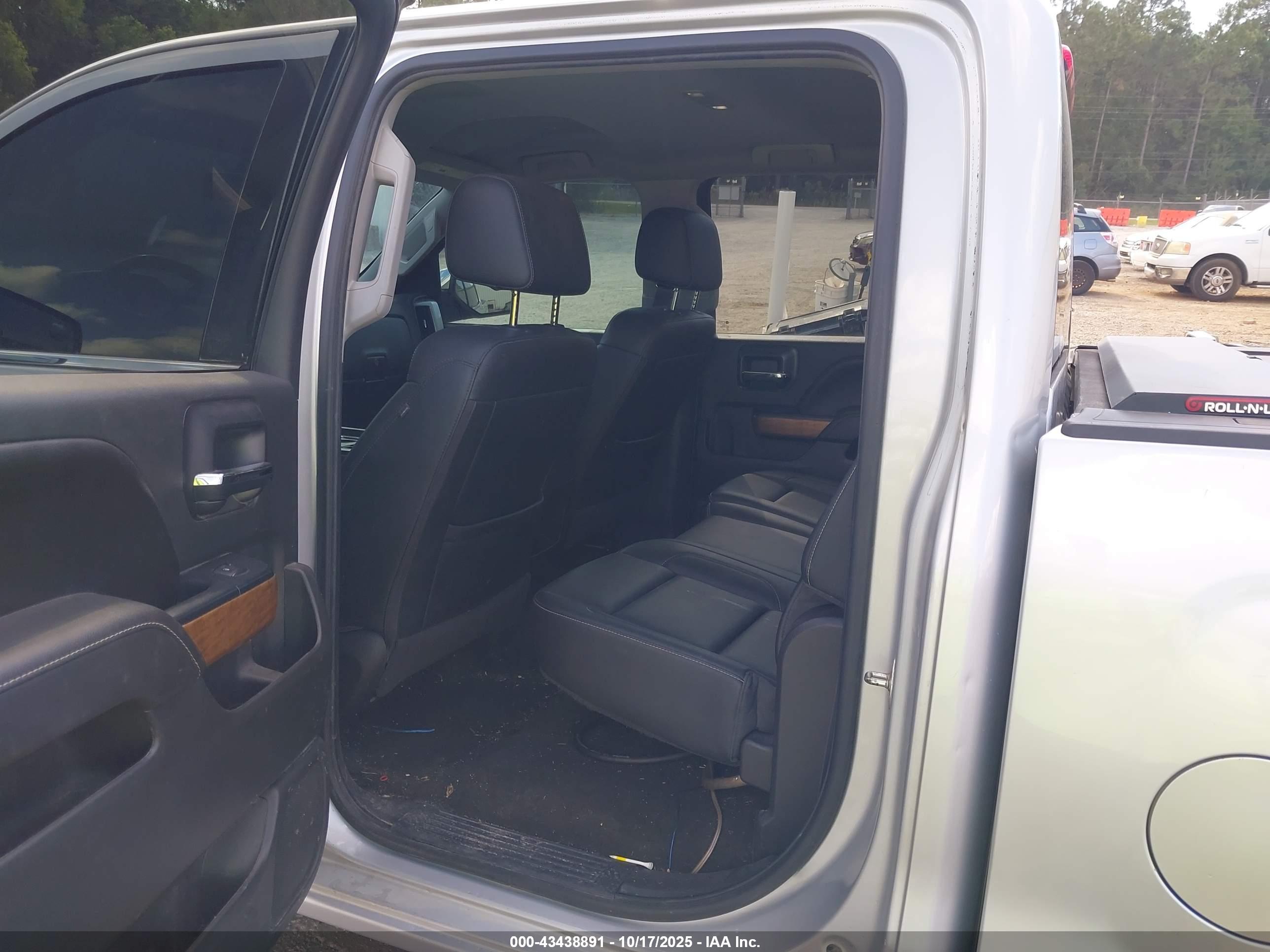 CHEVROLET SILVERADO image 8
