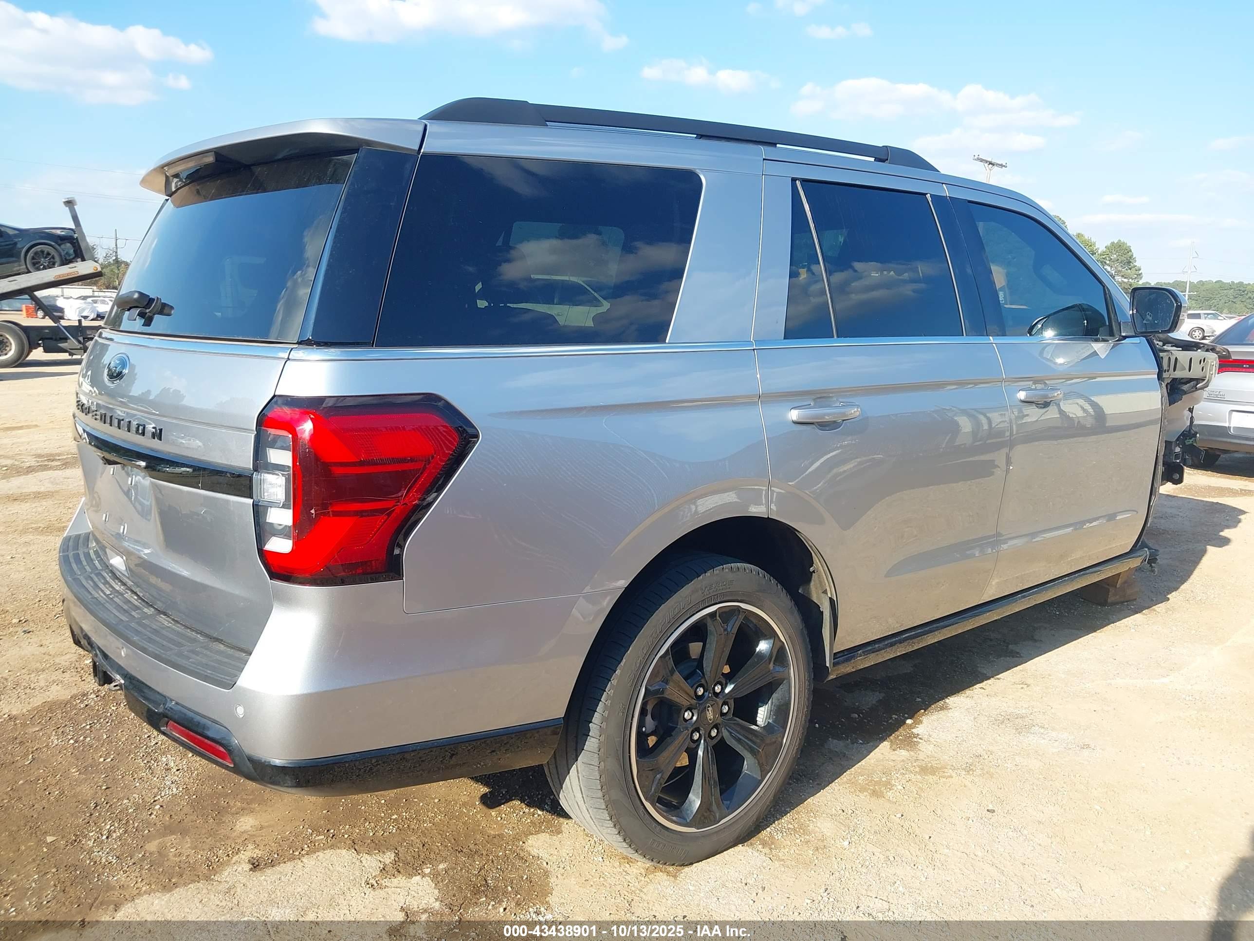 FORD EXPEDITION image 4
