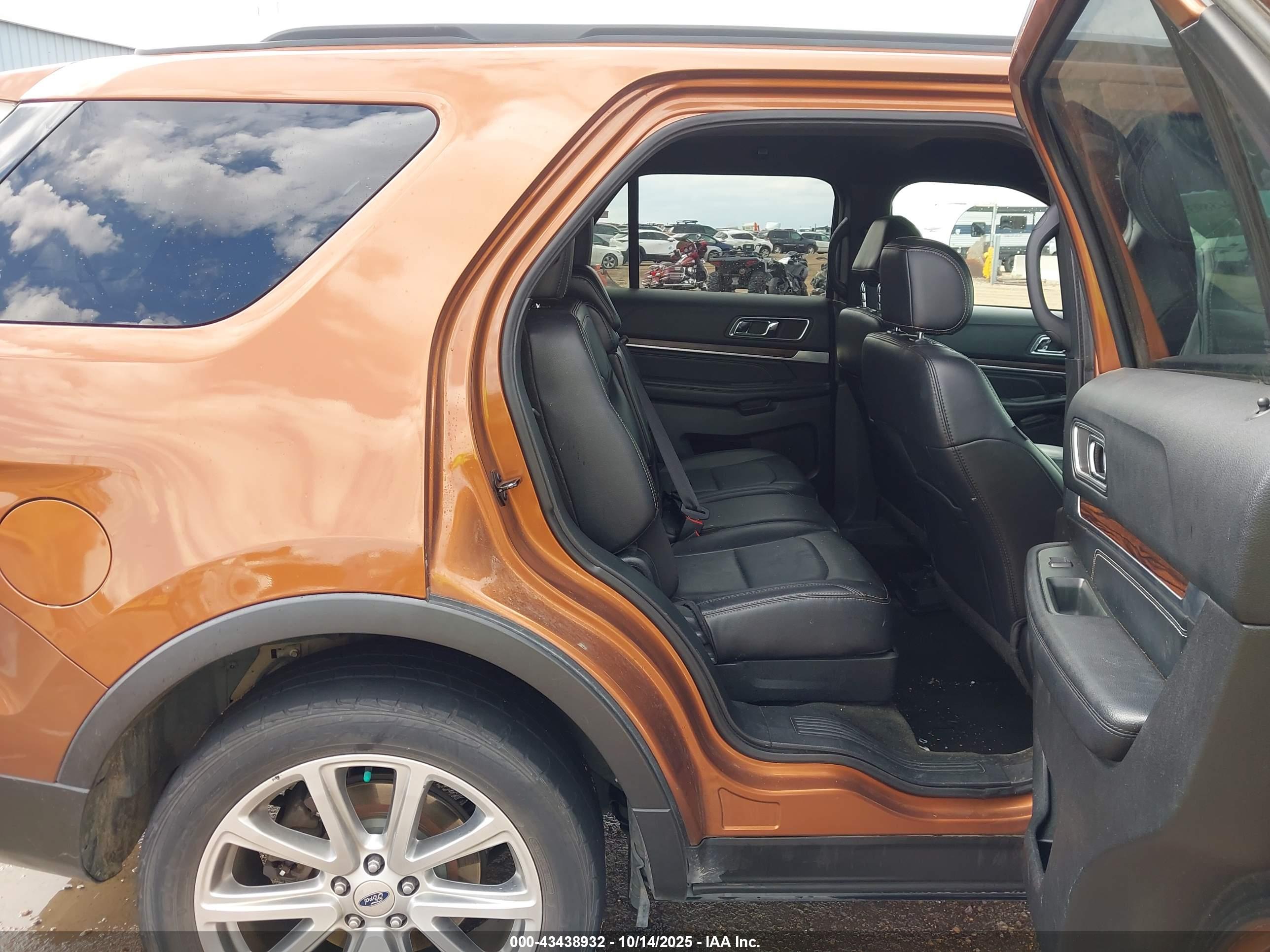 FORD EXPLORER image 8