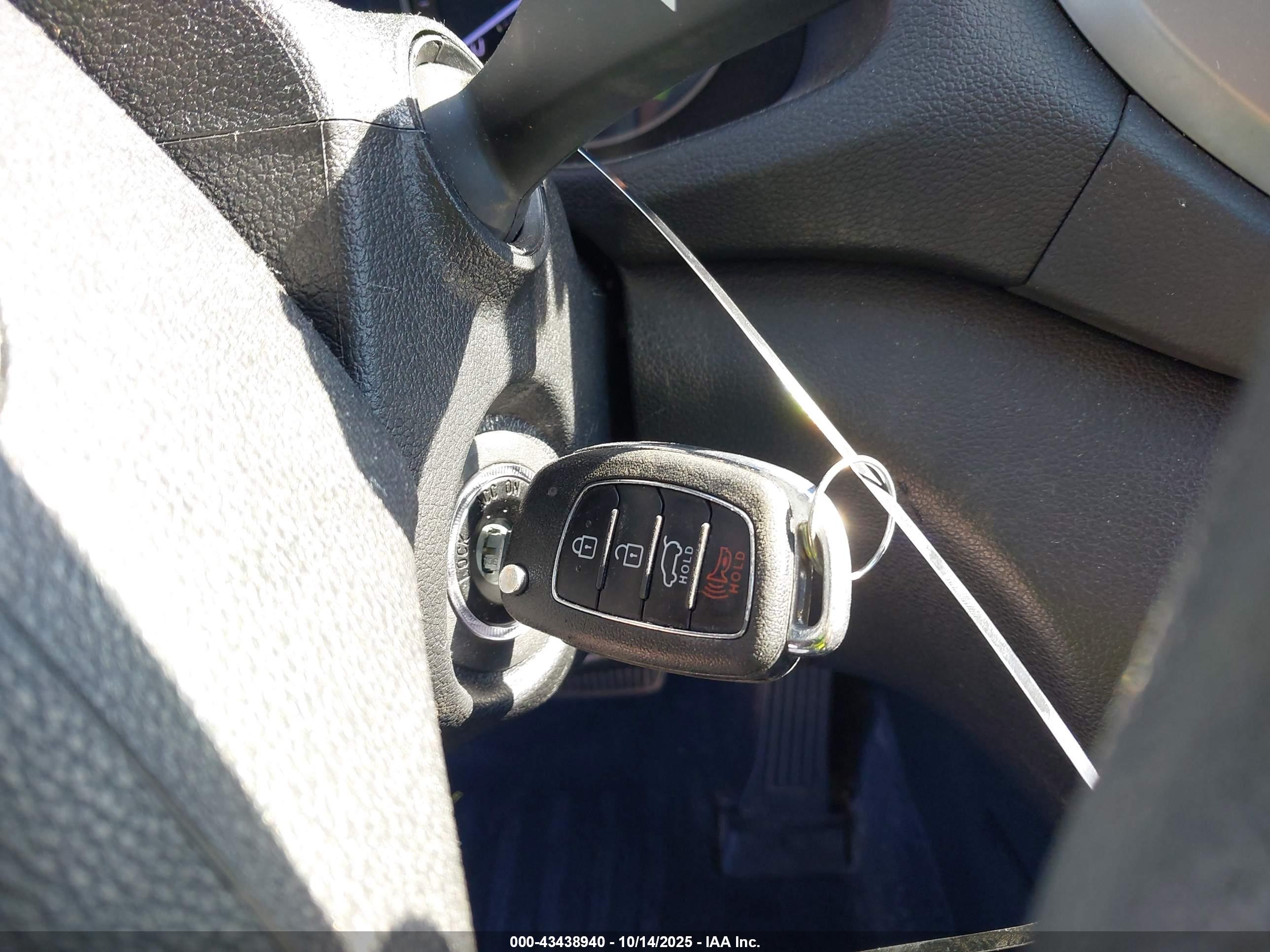 HYUNDAI TUCSON image 11