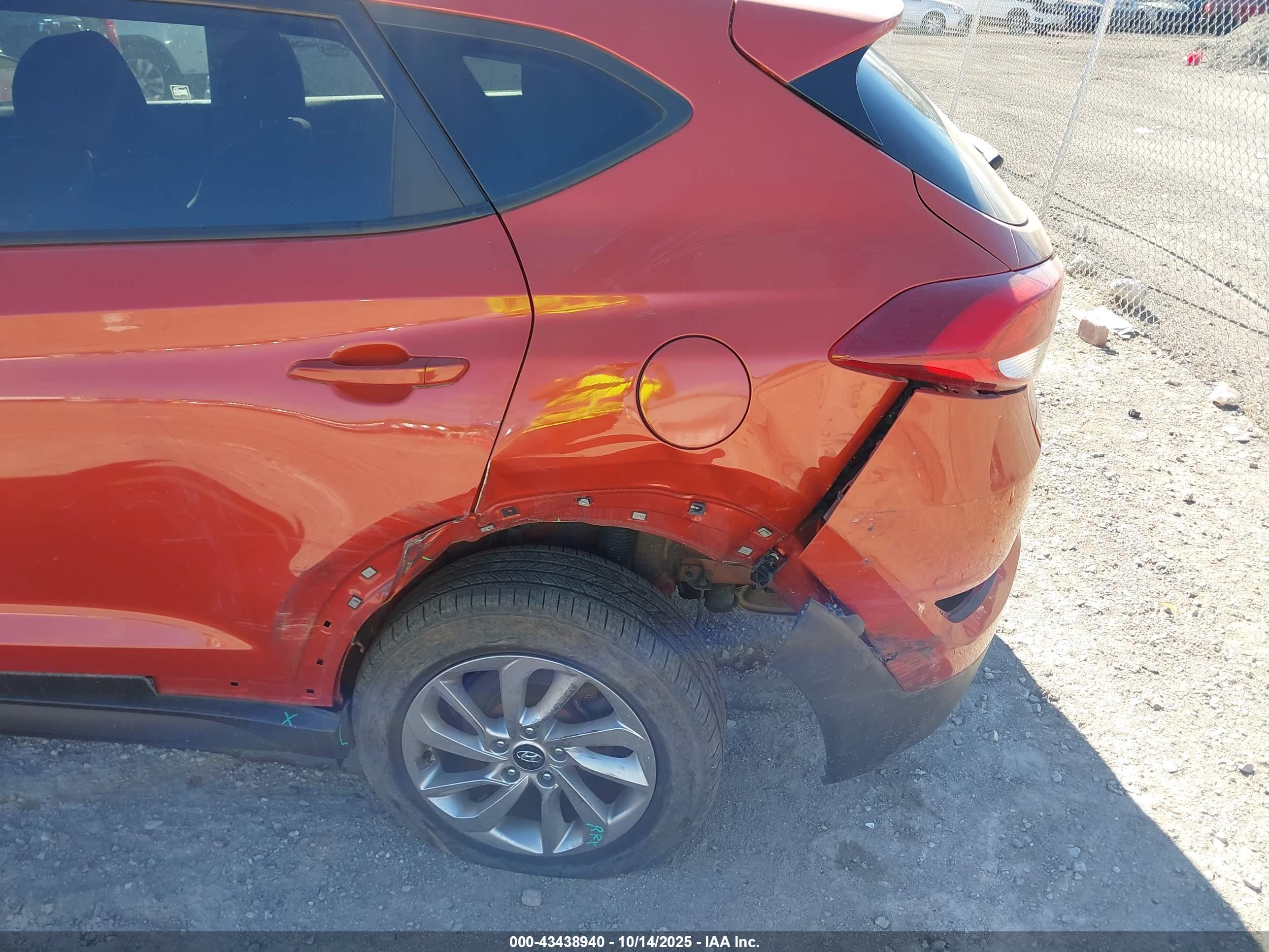 HYUNDAI TUCSON image 6