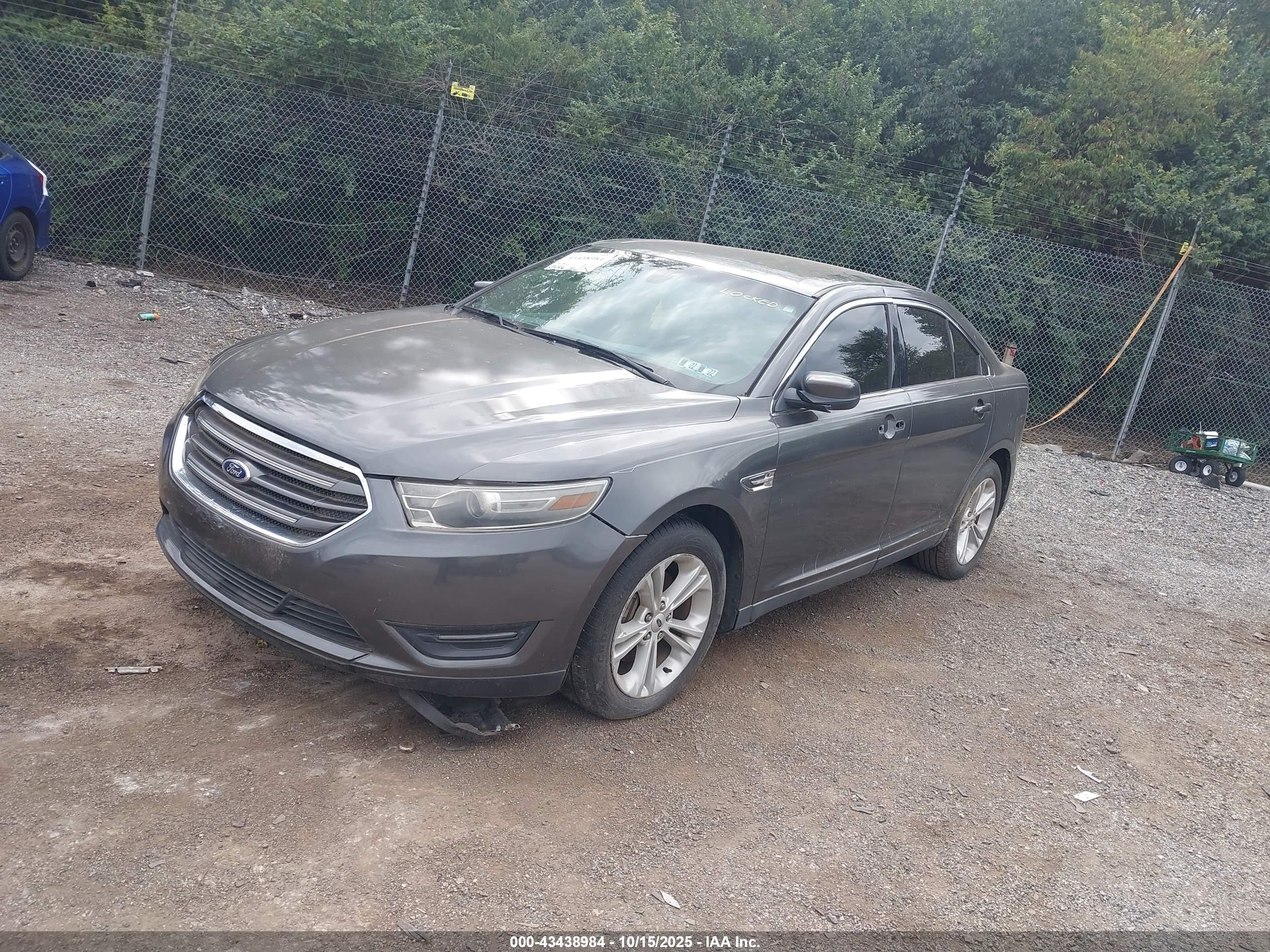 FORD TAURUS image 2