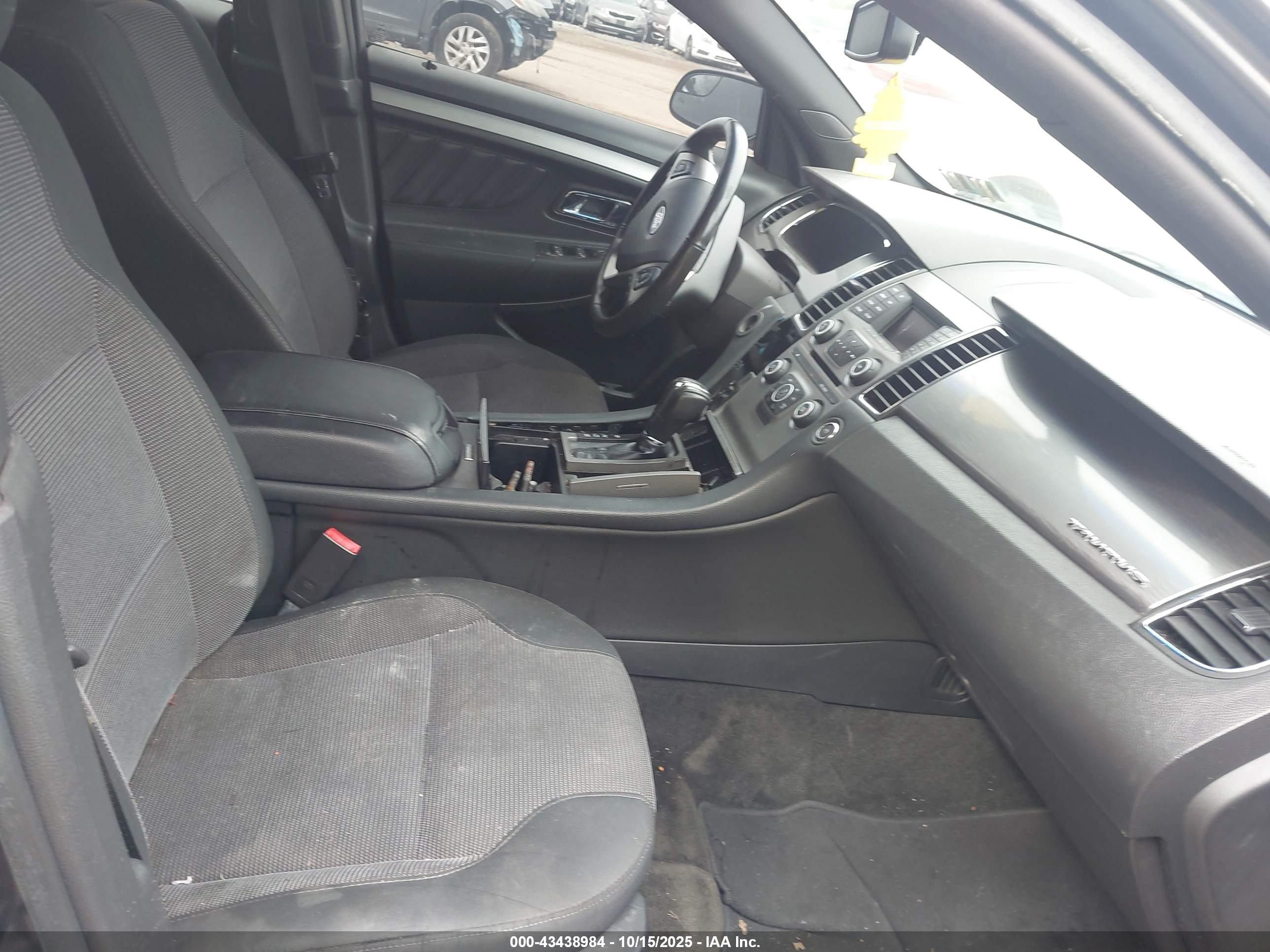 FORD TAURUS image 5