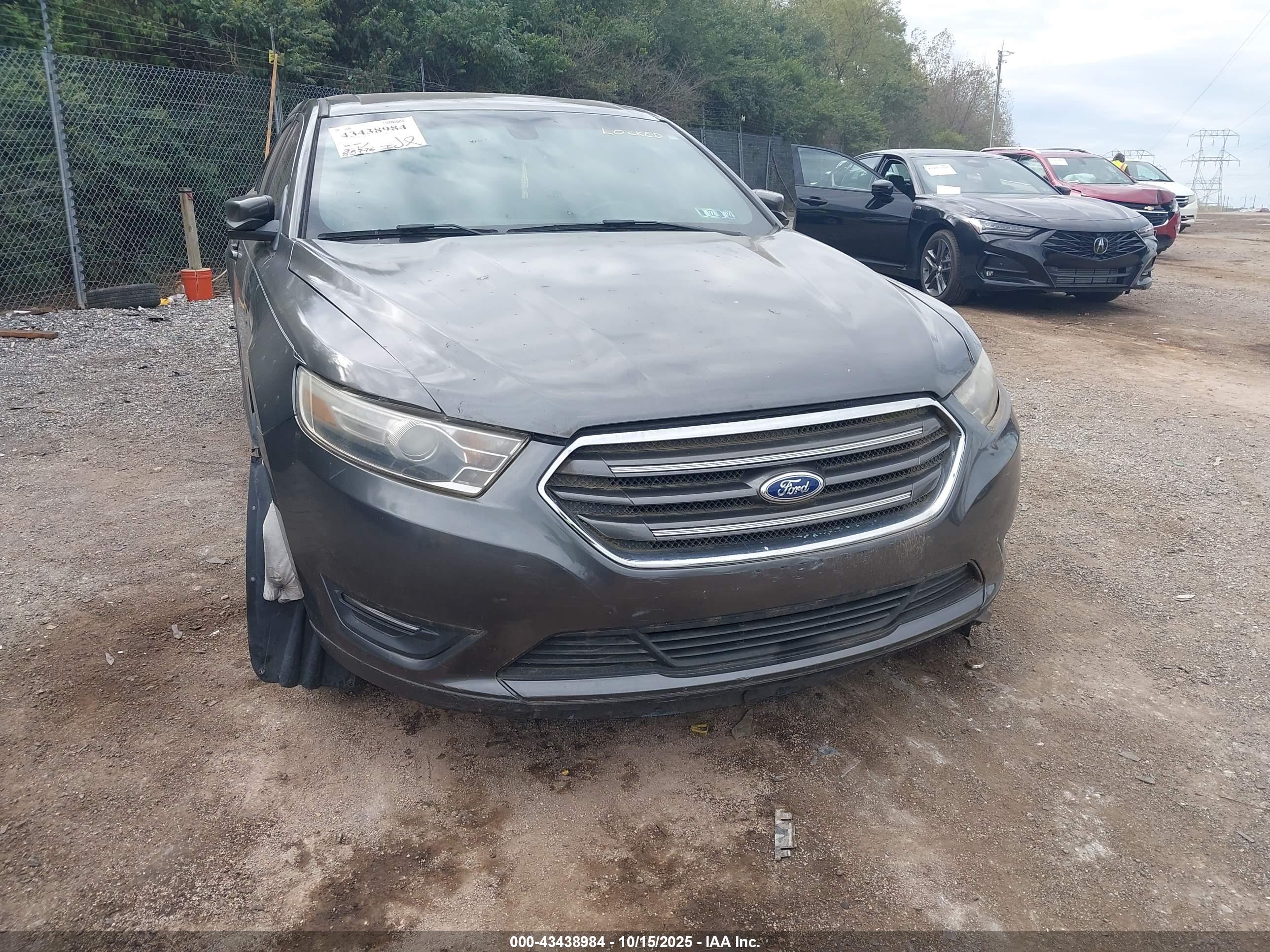 FORD TAURUS image 6