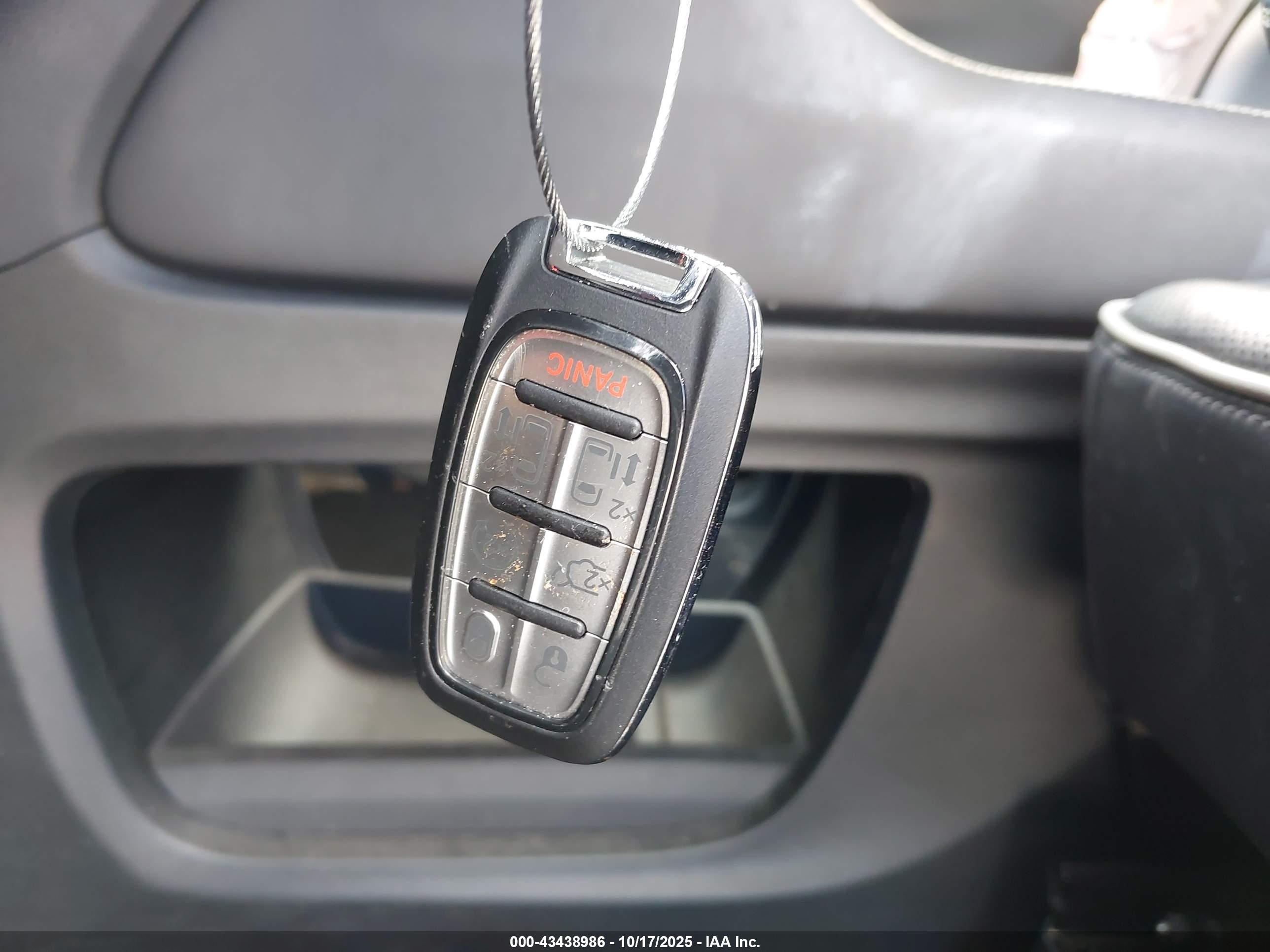 CHRYSLER PACIFICA image 11
