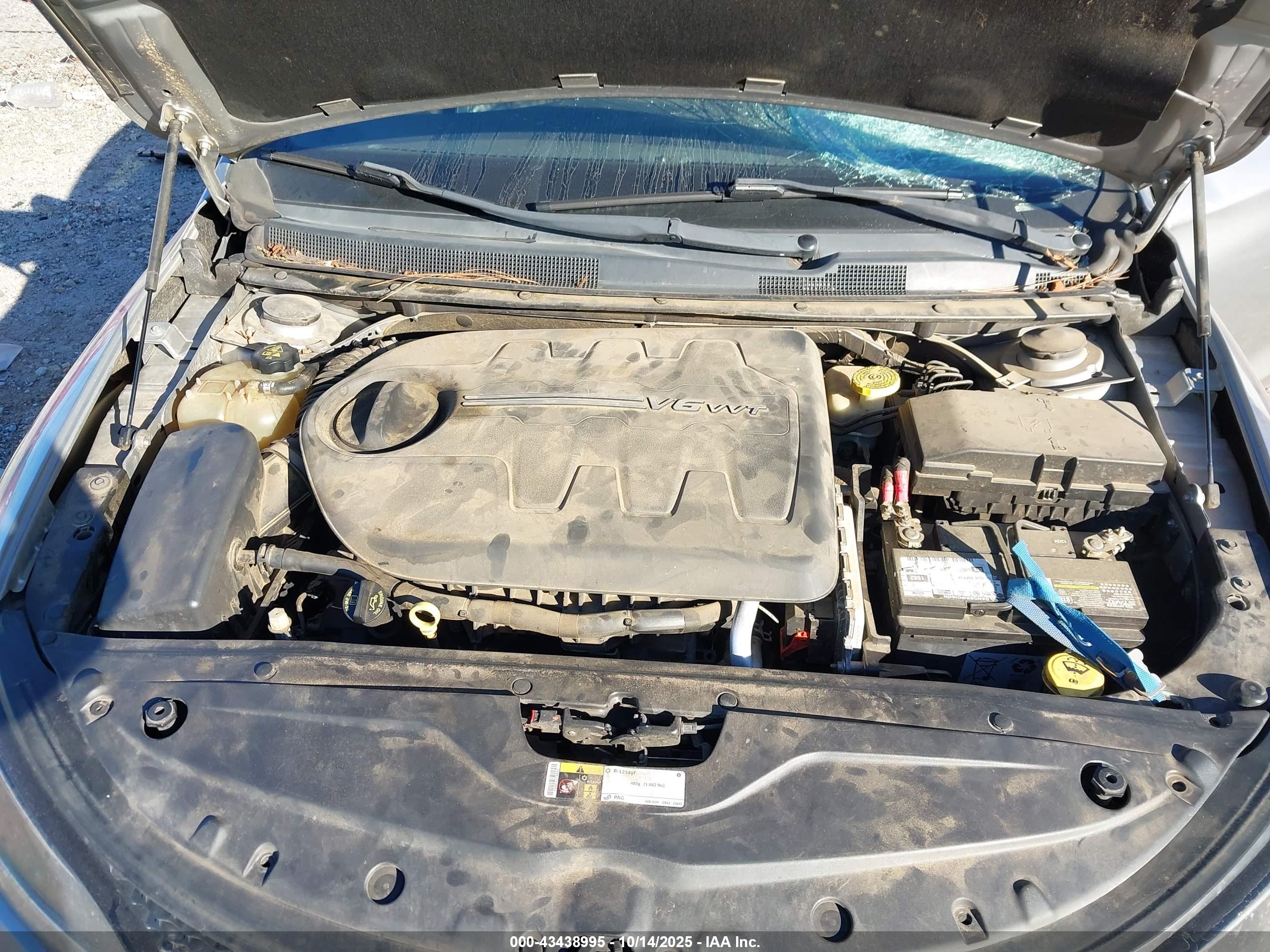 CHRYSLER 200 image 10