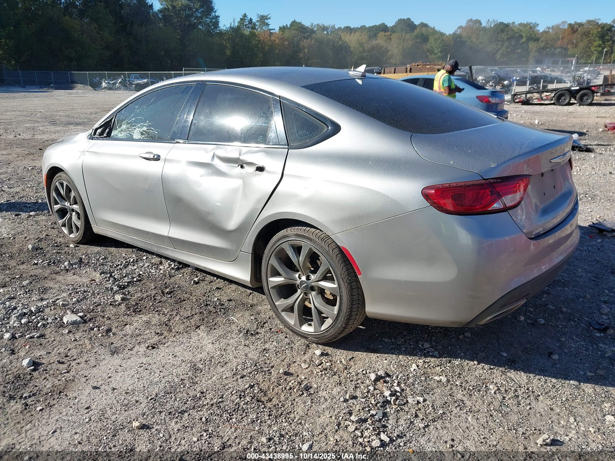 CHRYSLER 200 image 3