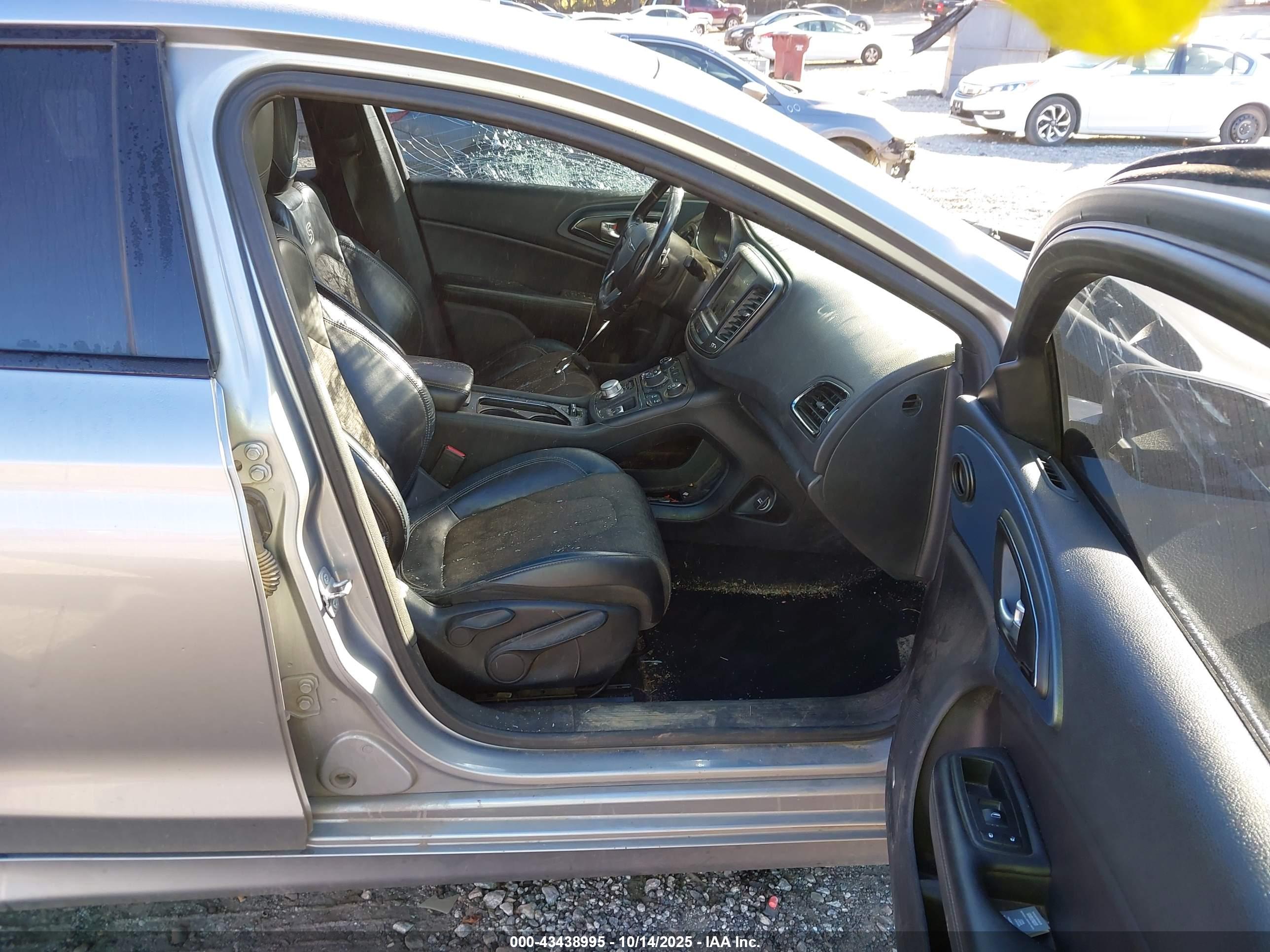 CHRYSLER 200 image 5