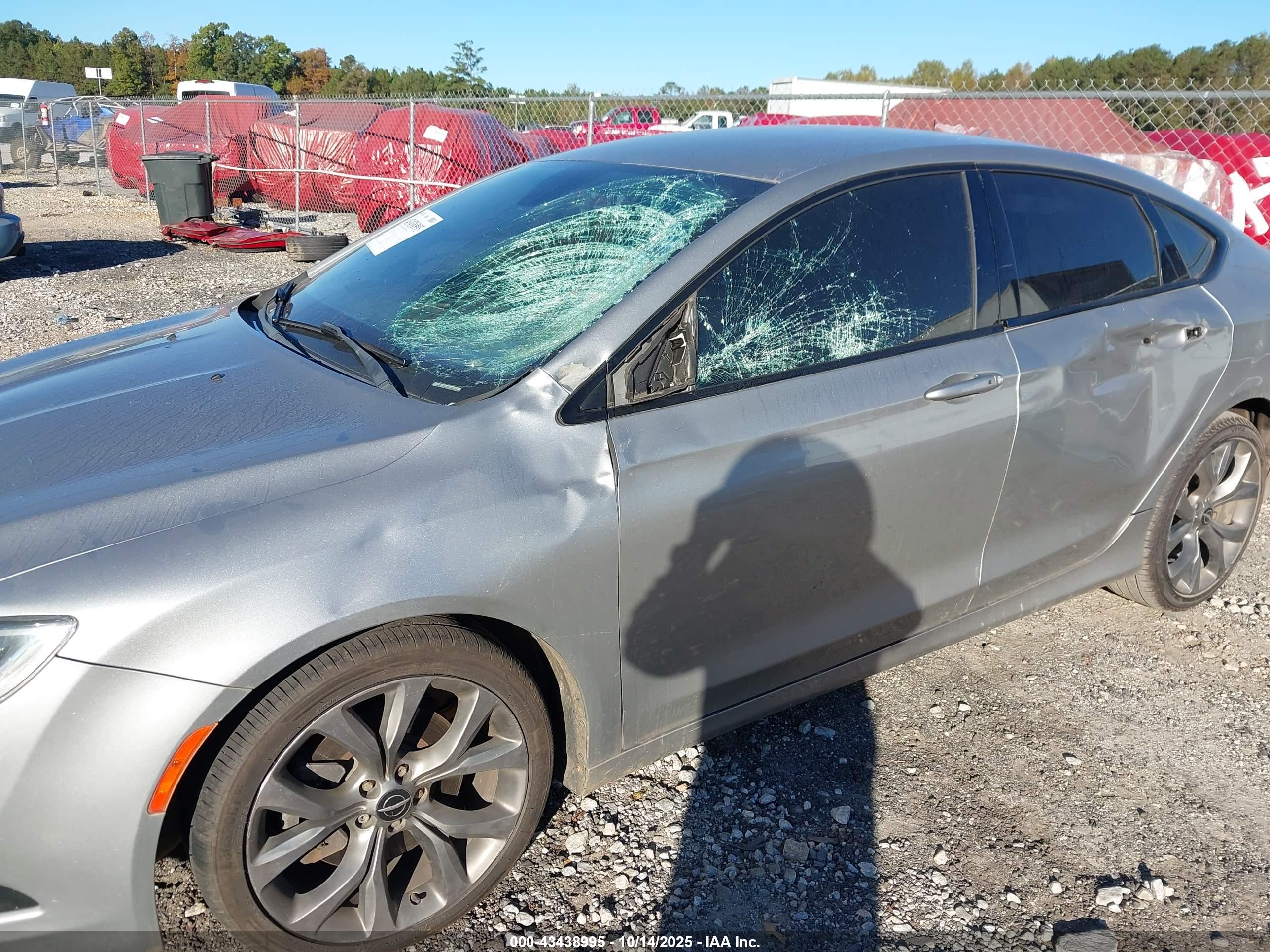 CHRYSLER 200 image 6
