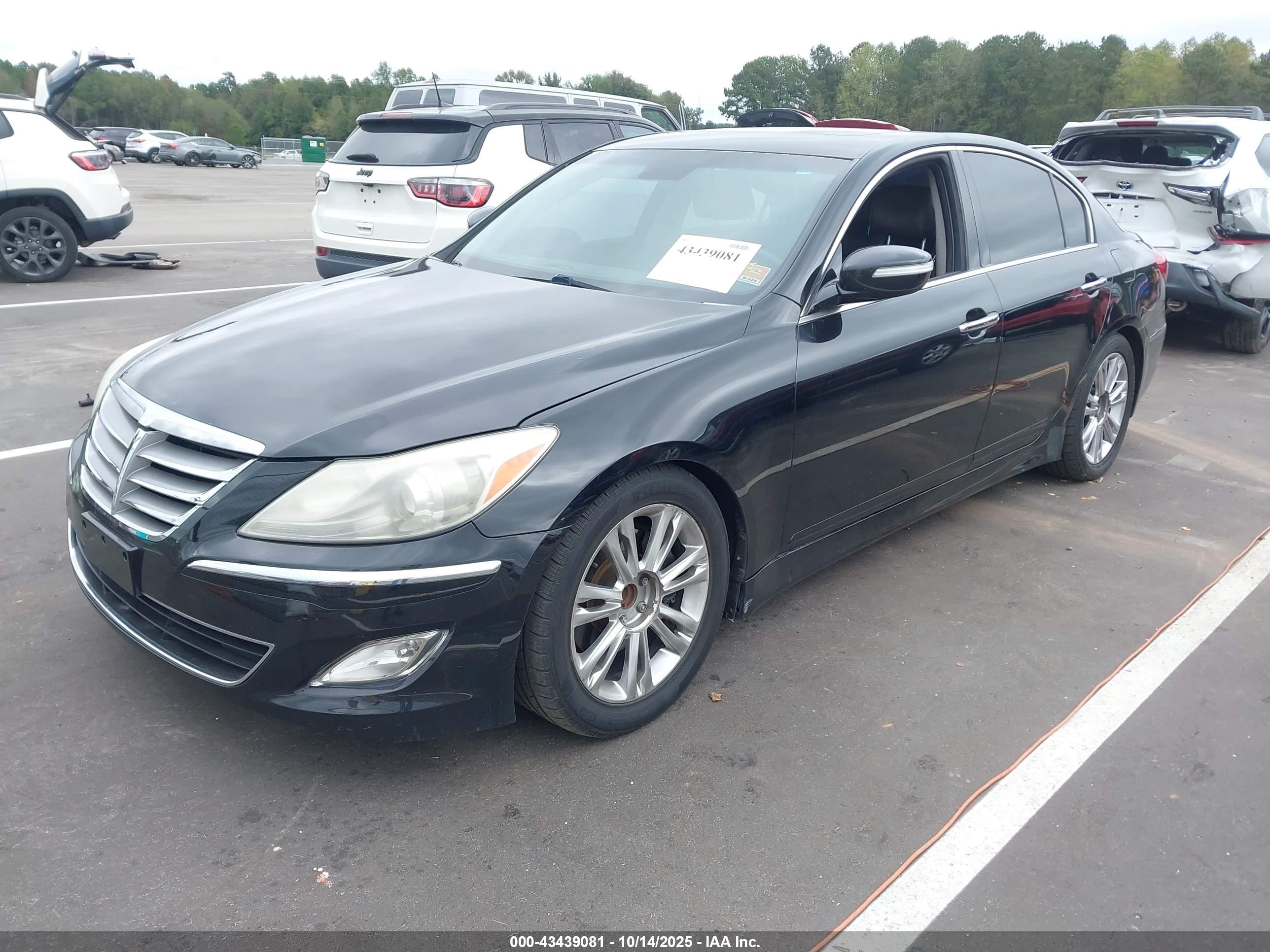 HYUNDAI GENESIS image 2