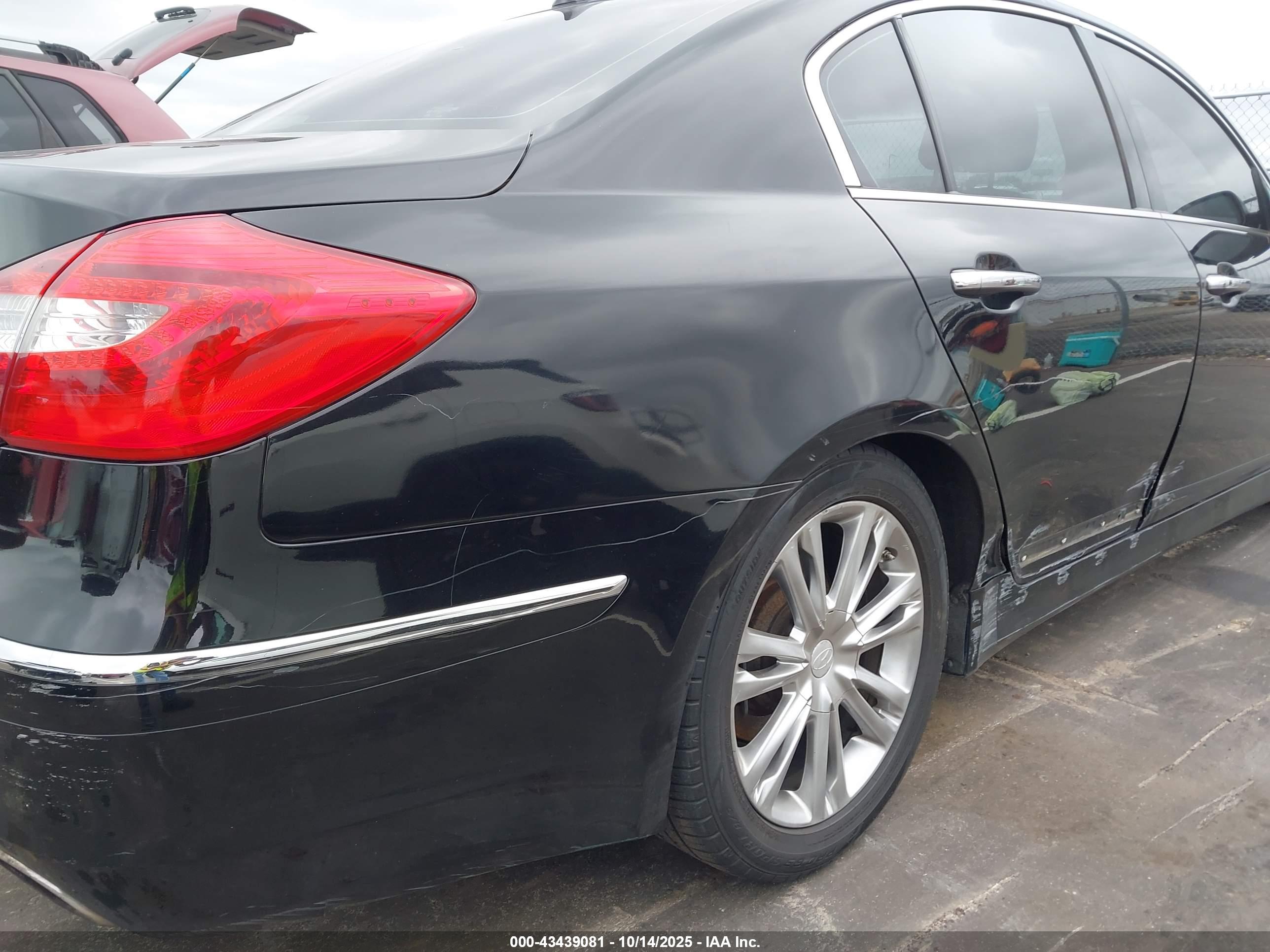 HYUNDAI GENESIS image 6